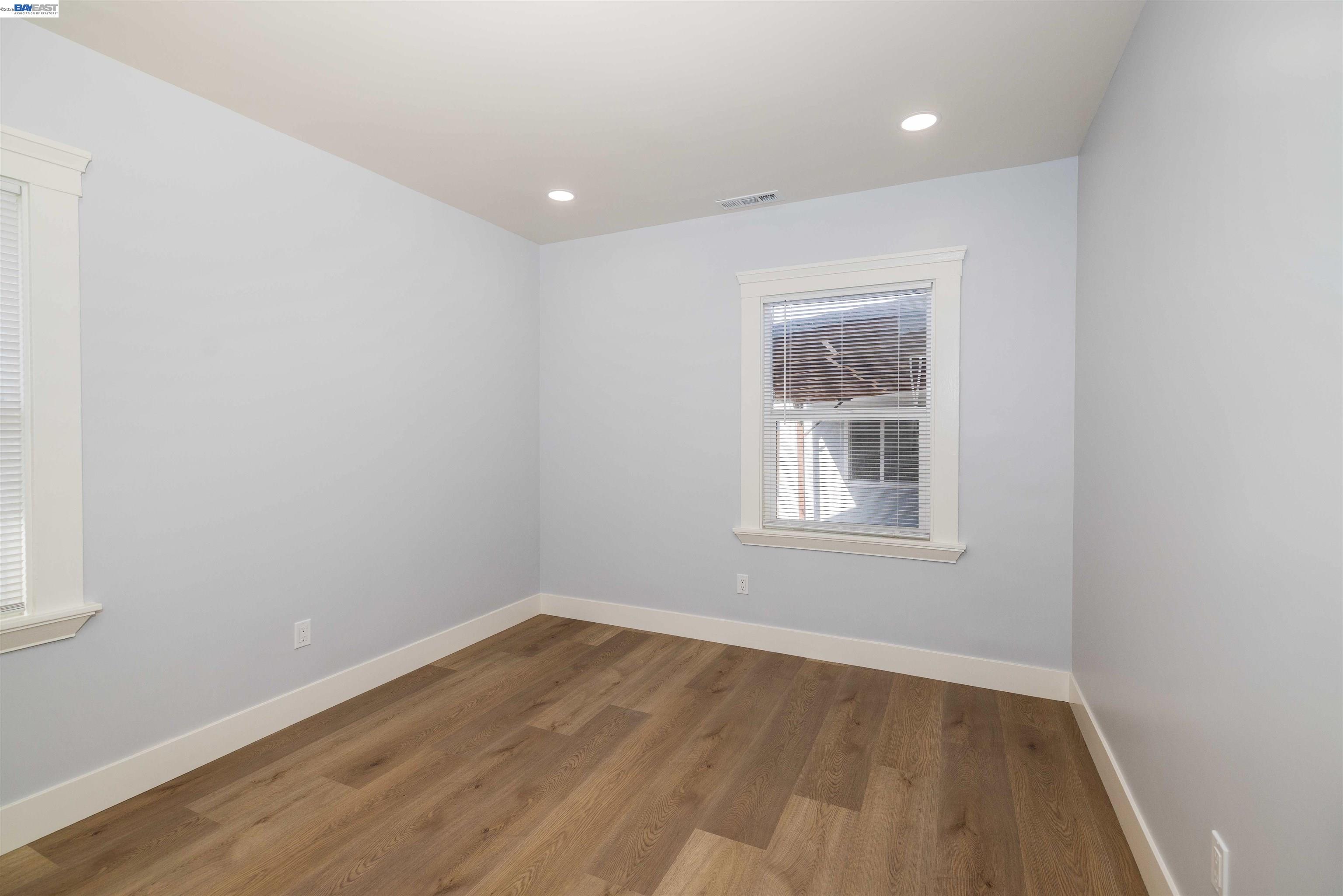 Detail Gallery Image 8 of 19 For 9644 D St, Oakland,  CA 94603 - 5 Beds | 3 Baths