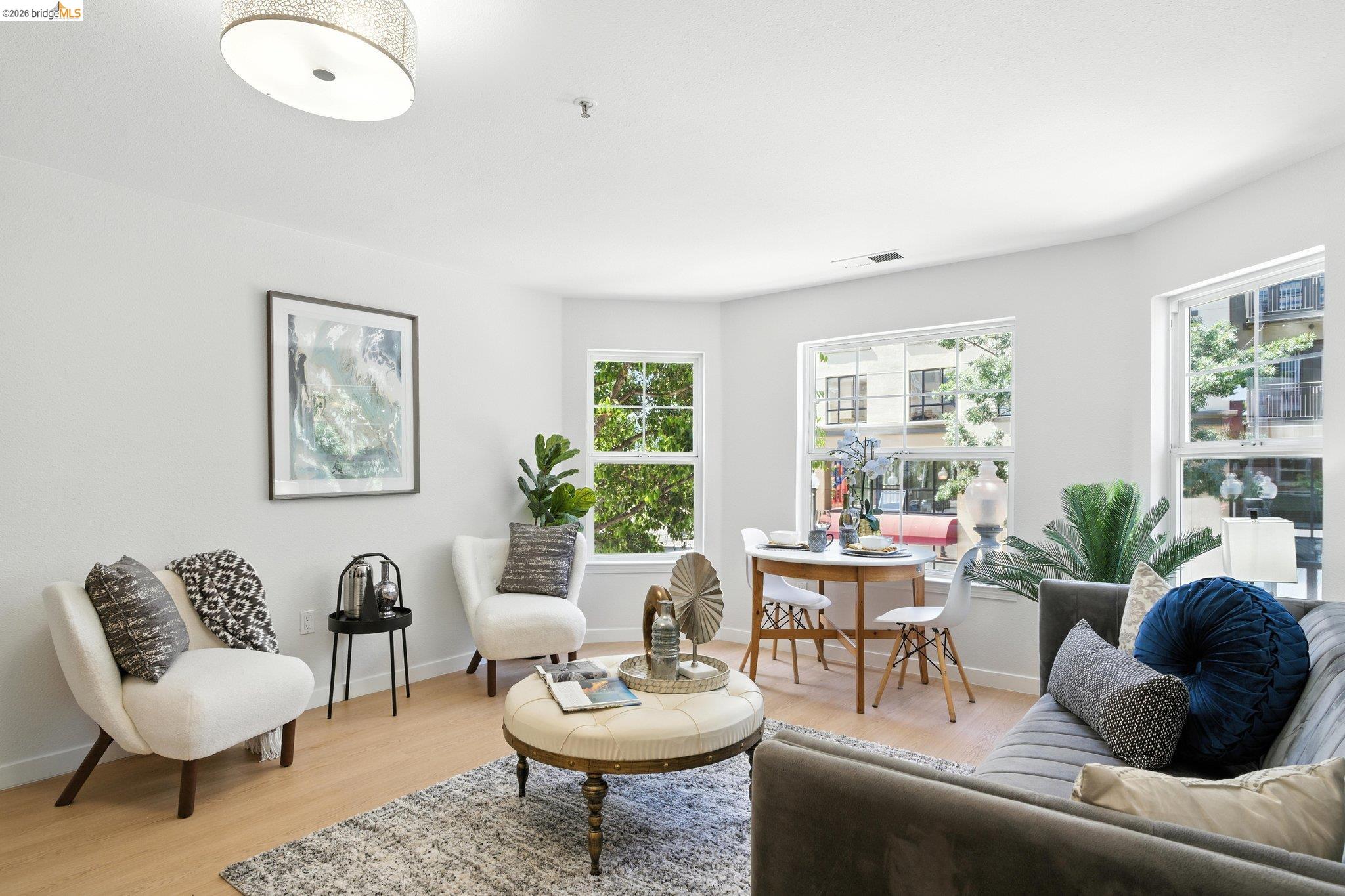 Detail Gallery Image 3 of 35 For 555 10th Street #201,  Oakland,  CA 94607 - 2 Beds | 2 Baths