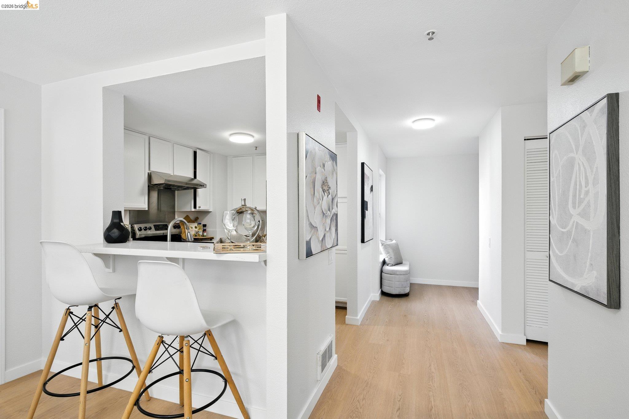 Detail Gallery Image 4 of 35 For 555 10th Street #201,  Oakland,  CA 94607 - 2 Beds | 2 Baths