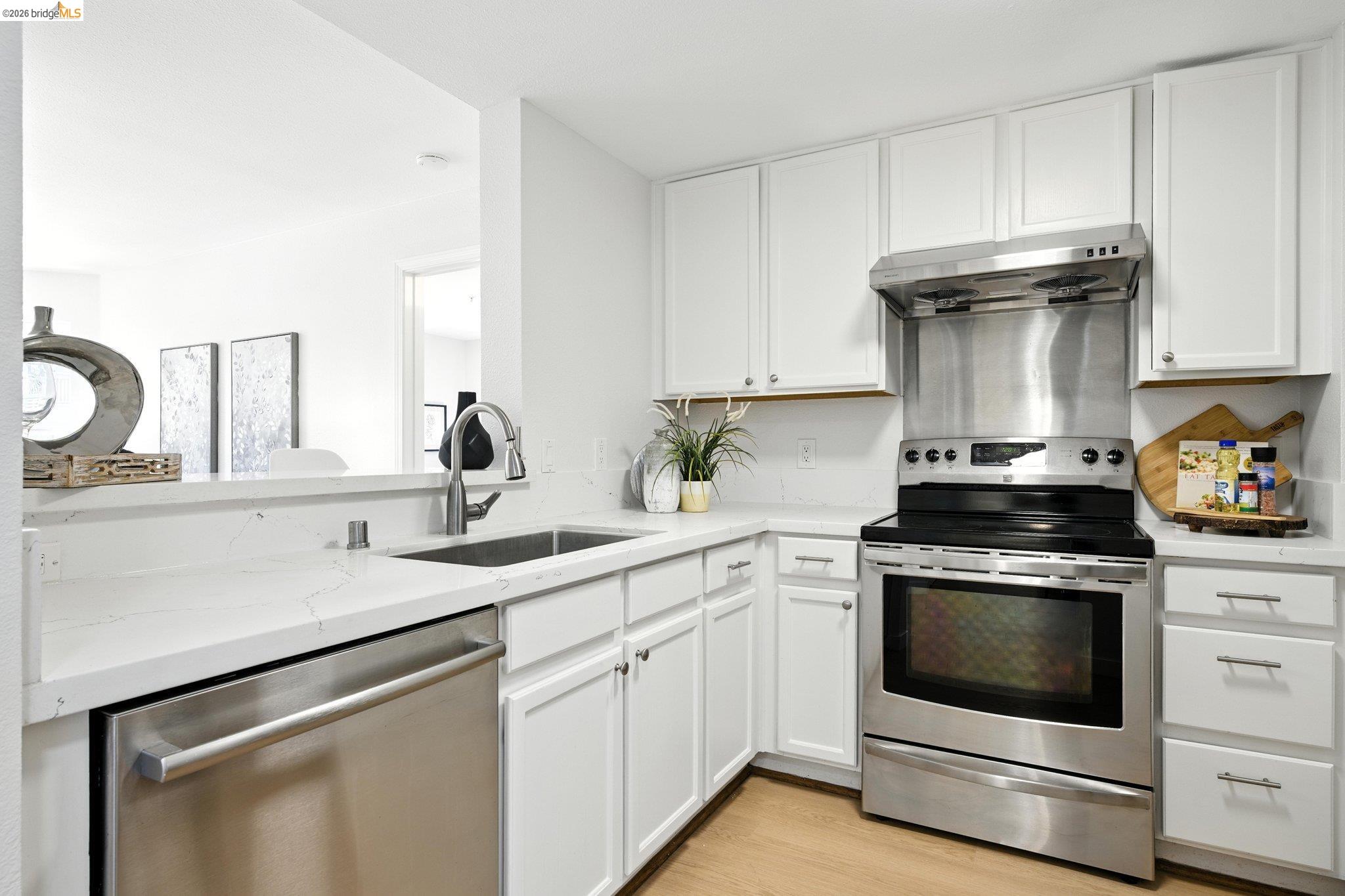 Detail Gallery Image 10 of 35 For 555 10th Street #201,  Oakland,  CA 94607 - 2 Beds | 2 Baths