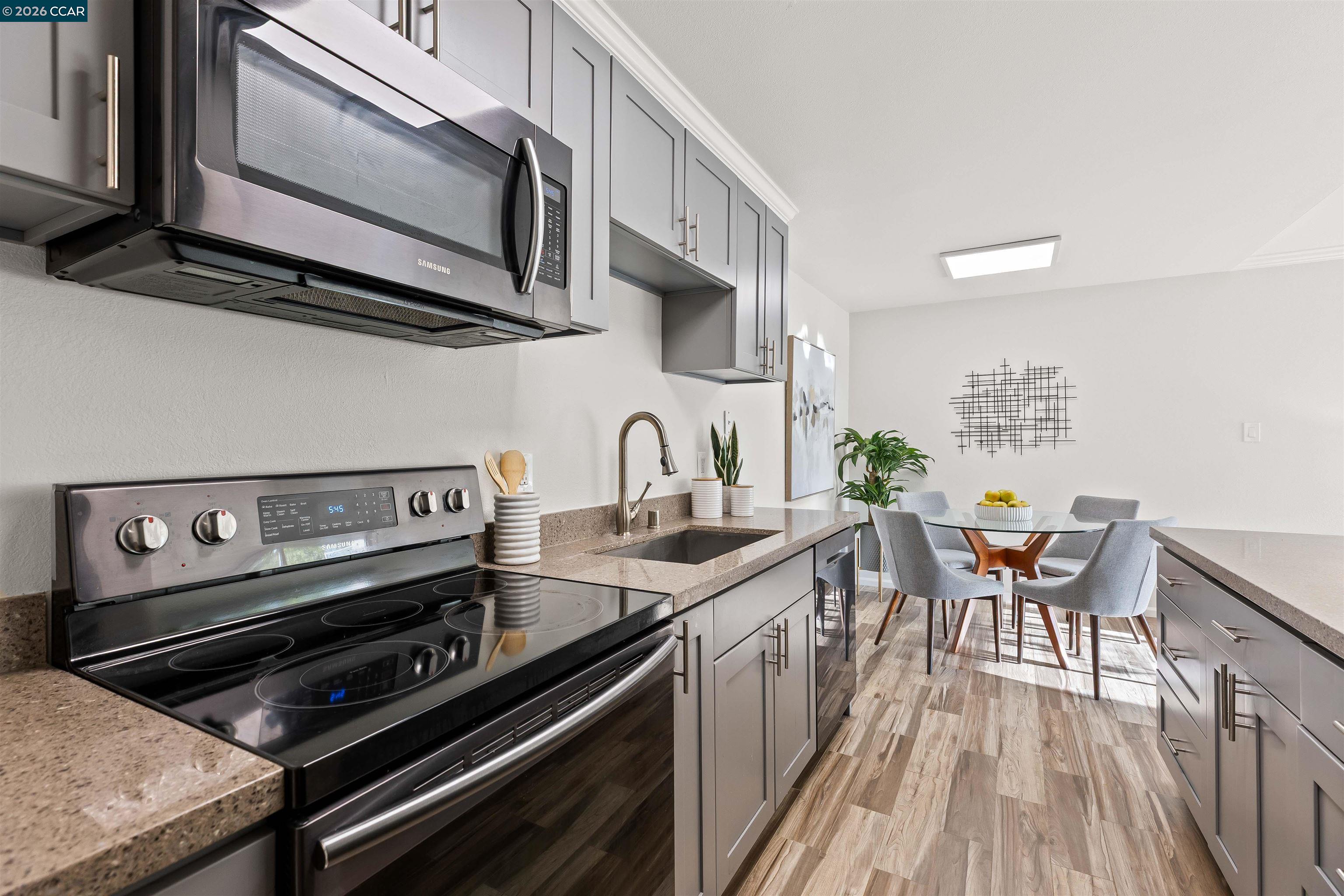 Detail Gallery Image 2 of 23 For 590 El Dorado Ave #214,  Oakland,  CA 94611 - 1 Beds | 1 Baths