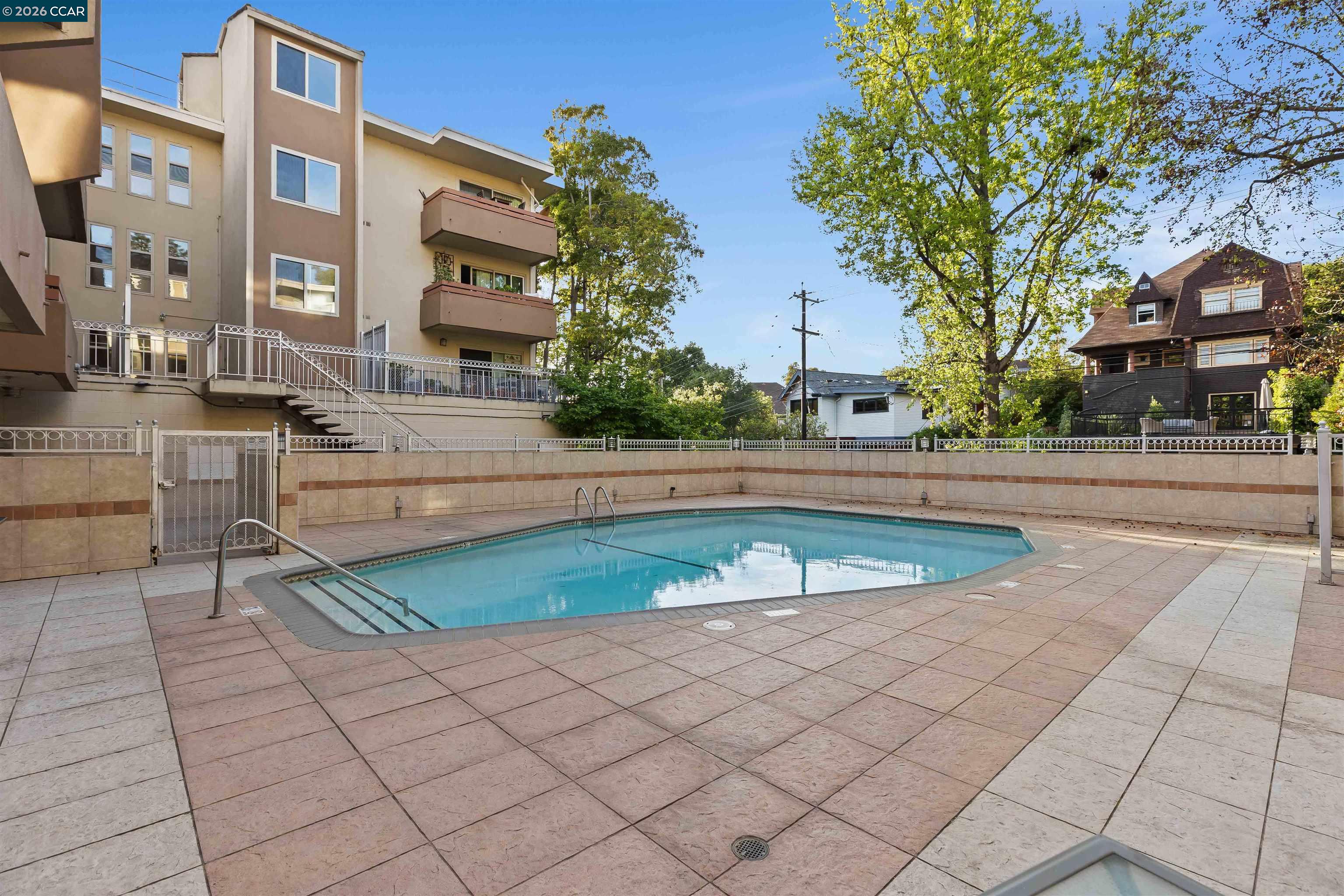 Detail Gallery Image 24 of 25 For 590 El Dorado Ave #214,  Oakland,  CA 94611 - 1 Beds | 1 Baths