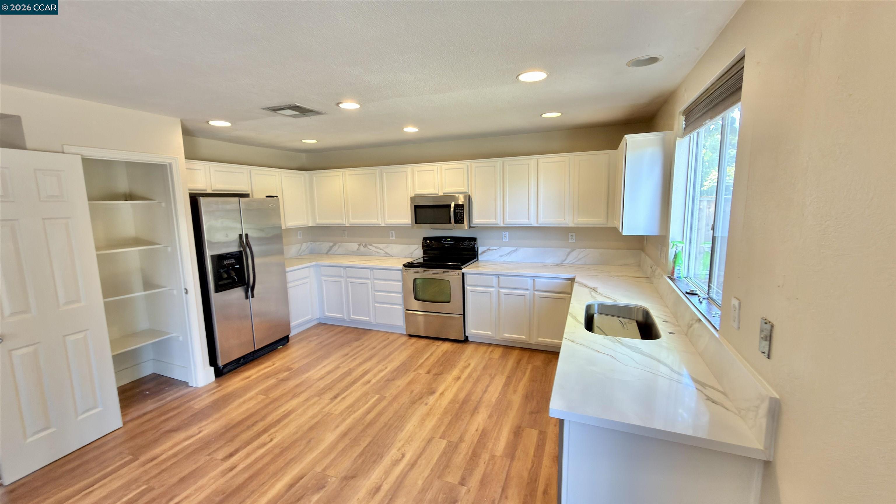 Detail Gallery Image 2 of 33 For 5104 Trailridge Ct, Antioch,  CA 94531 - 4 Beds | 2/1 Baths