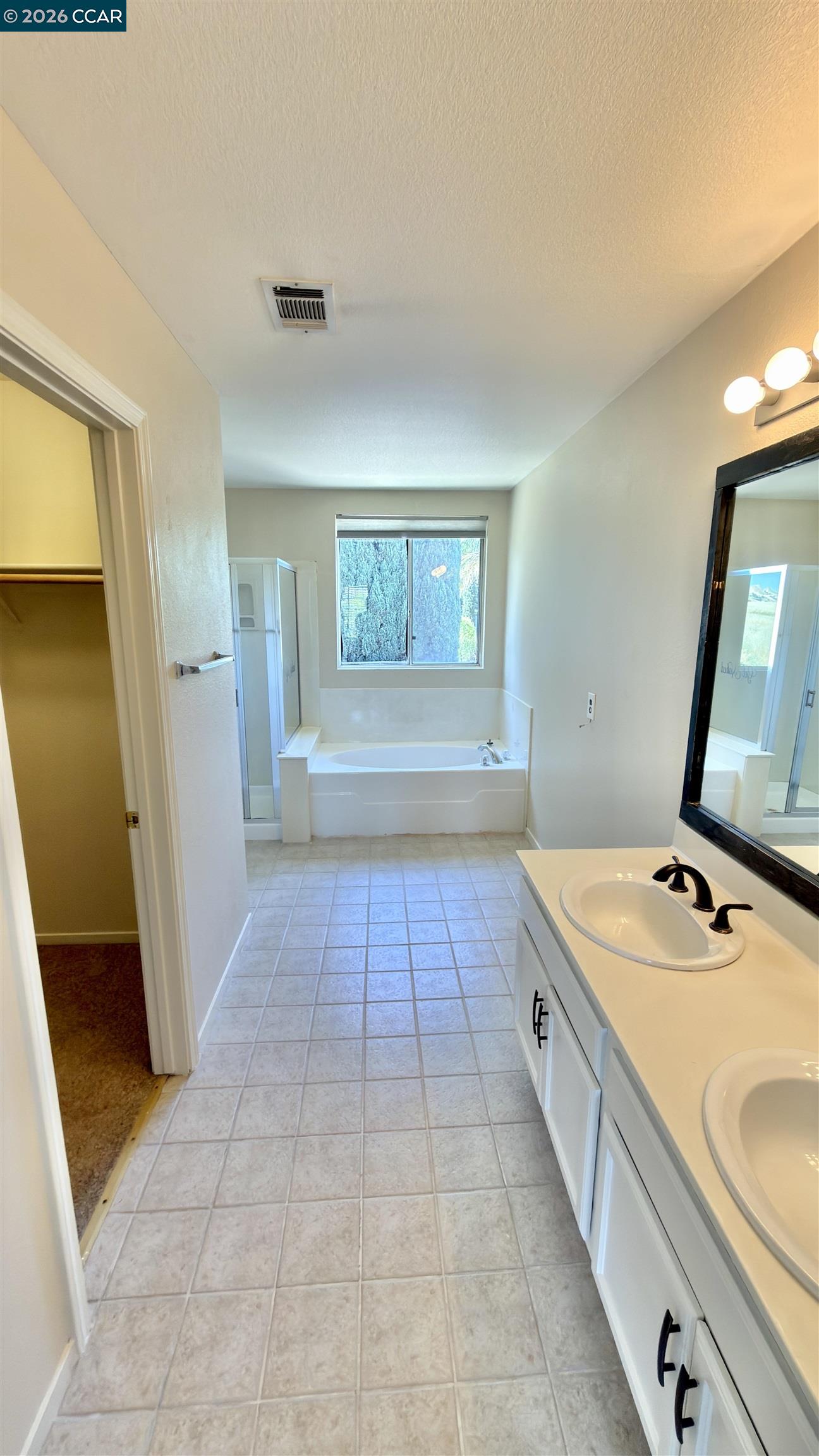 Detail Gallery Image 17 of 33 For 5104 Trailridge Ct, Antioch,  CA 94531 - 4 Beds | 2/1 Baths