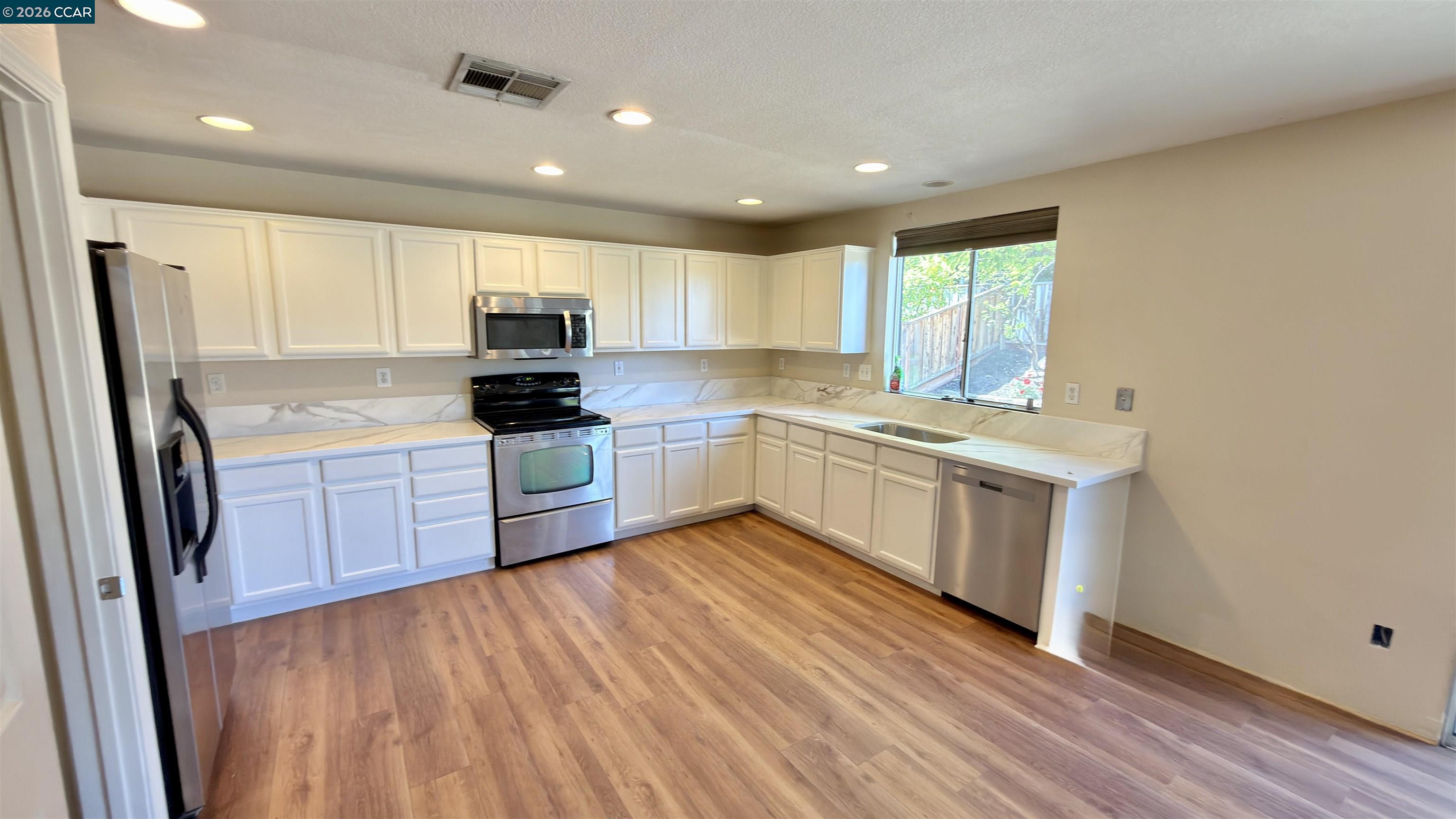 Detail Gallery Image 3 of 33 For 5104 Trailridge Ct, Antioch,  CA 94531 - 4 Beds | 2/1 Baths
