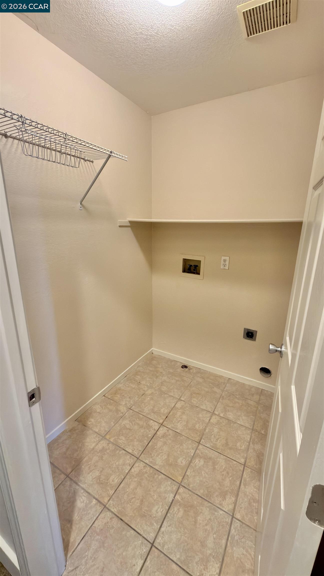 Detail Gallery Image 24 of 33 For 5104 Trailridge Ct, Antioch,  CA 94531 - 4 Beds | 2/1 Baths