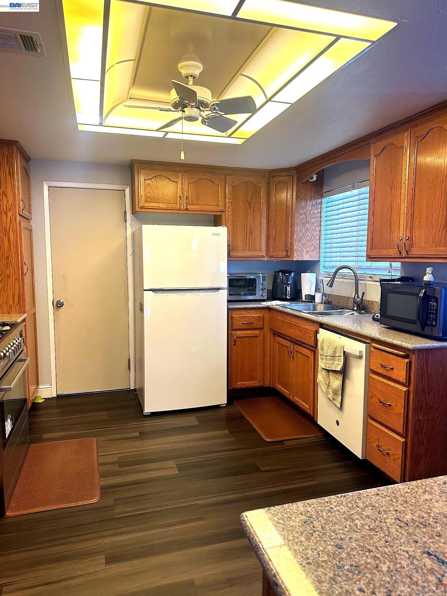 Detail Gallery Image 3 of 6 For 2850 Petar Pl, Antioch,  CA 94509 - 3 Beds | 2 Baths