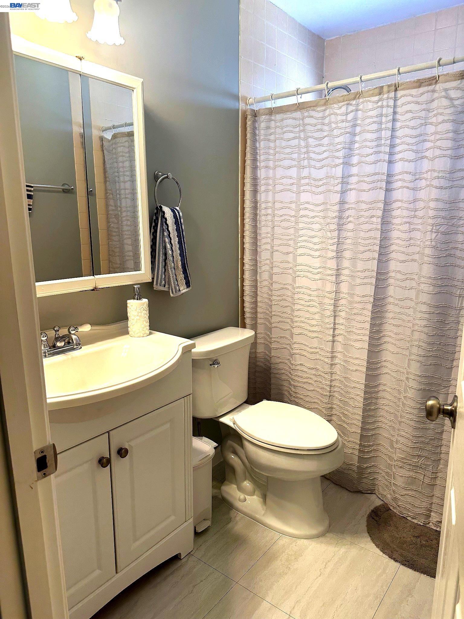 Detail Gallery Image 4 of 6 For 2850 Petar Pl, Antioch,  CA 94509 - 3 Beds | 2 Baths