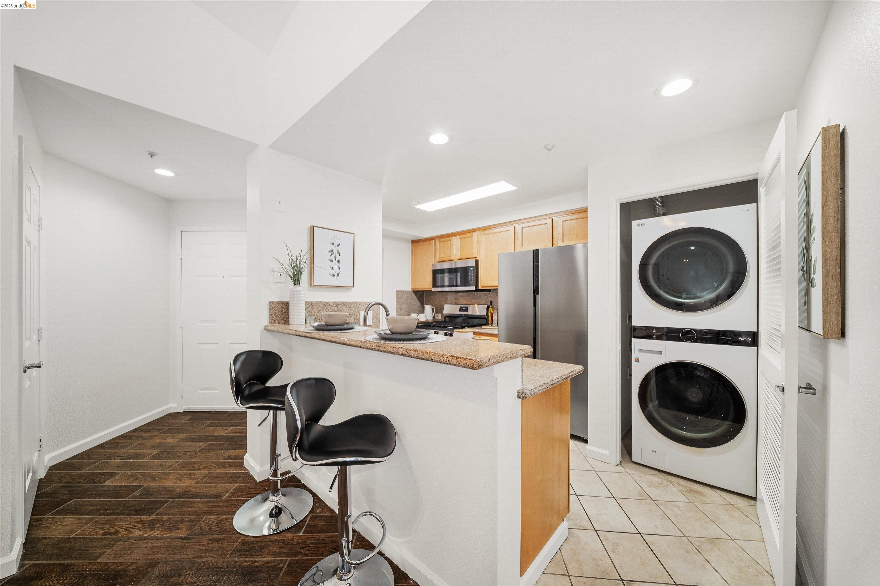 280 Caldecott UNIT 321, Oakland, CA, 94618
