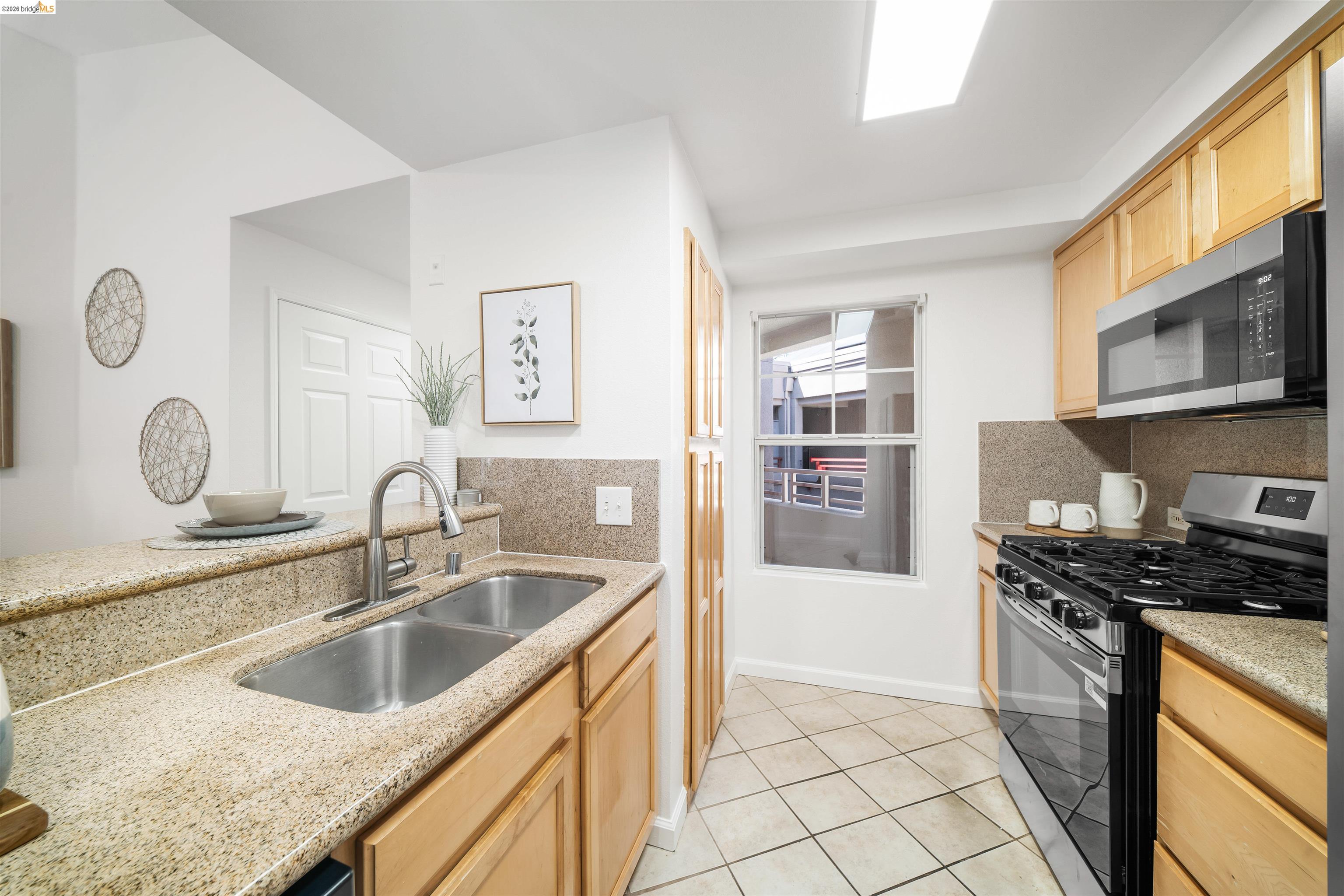 280 Caldecott UNIT 321, Oakland, CA, 94618