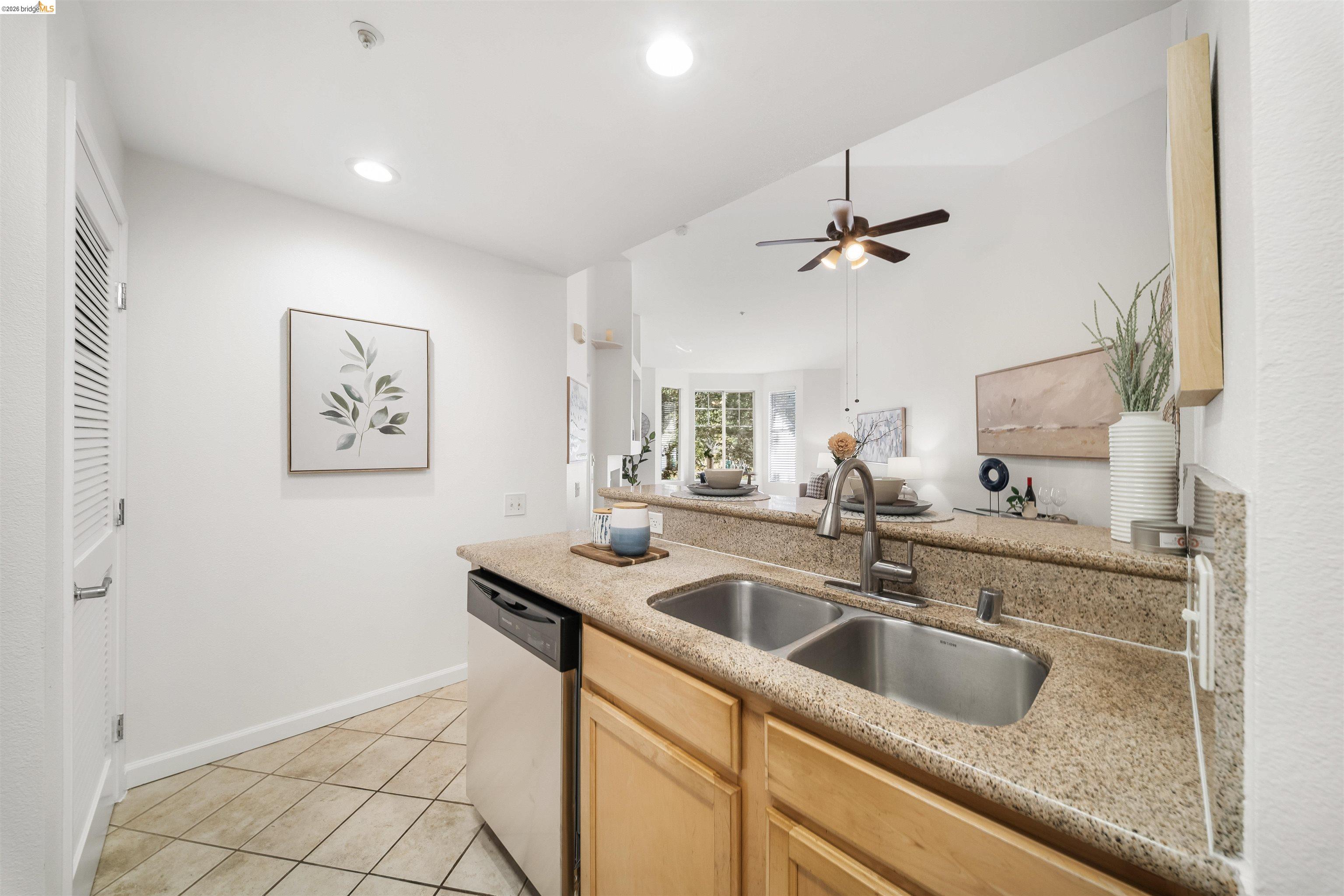 Detail Gallery Image 9 of 40 For 280 Caldecott #321,  Oakland,  CA 94618 - 1 Beds | 1 Baths