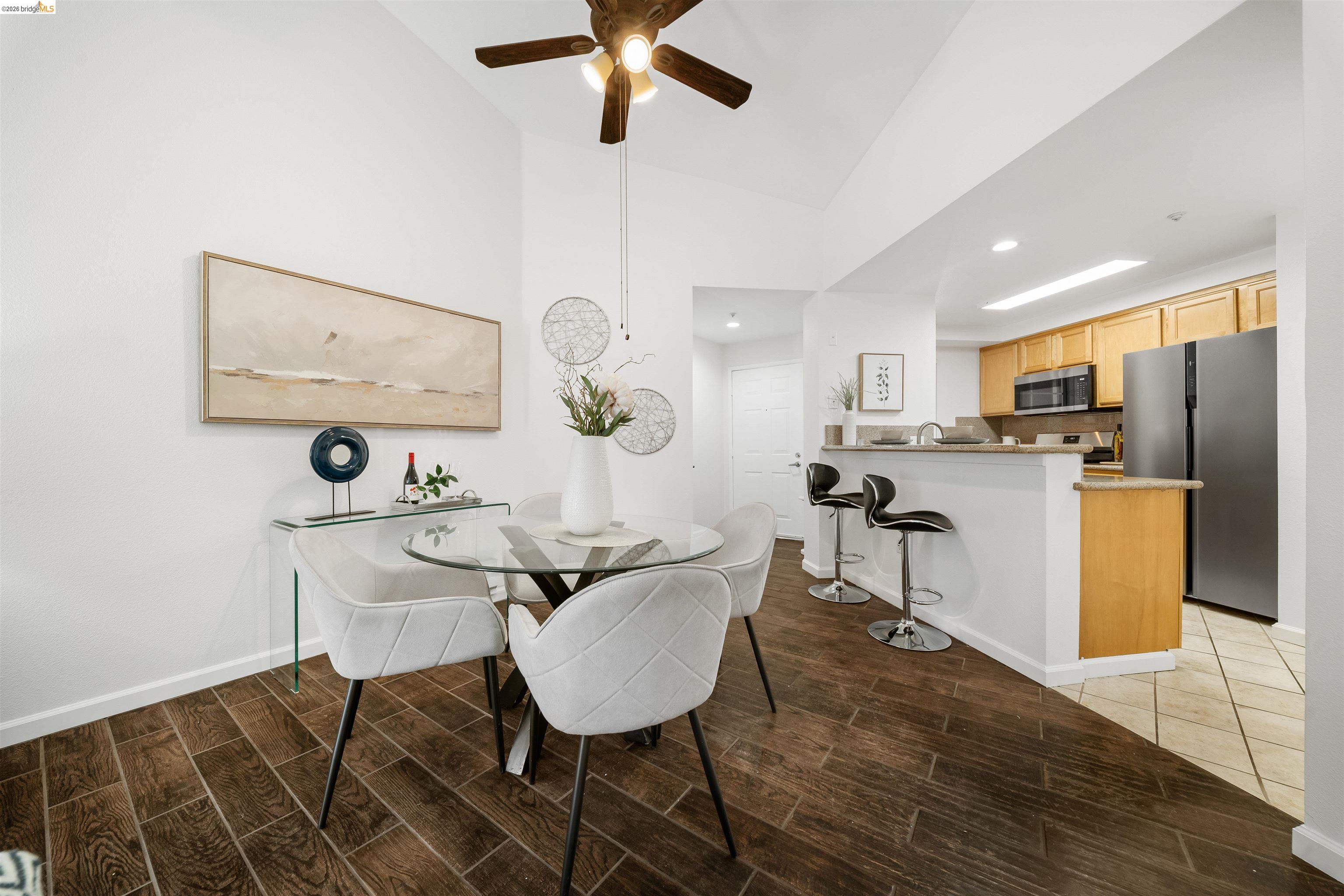 Detail Gallery Image 10 of 40 For 280 Caldecott #321,  Oakland,  CA 94618 - 1 Beds | 1 Baths