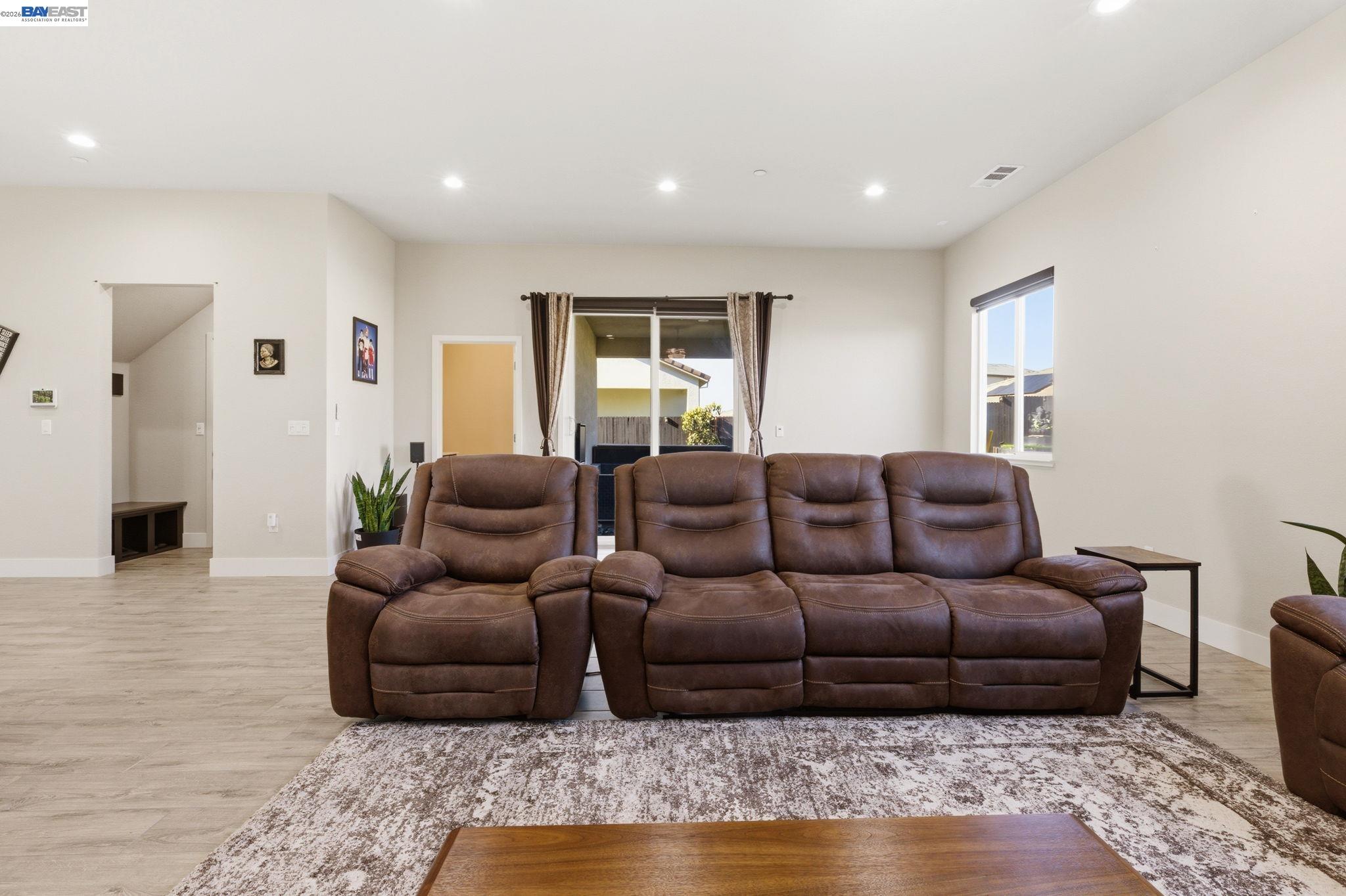 Detail Gallery Image 11 of 60 For 2394 Bharvani Ave, Manteca,  CA 95337 - 4 Beds | 3/1 Baths