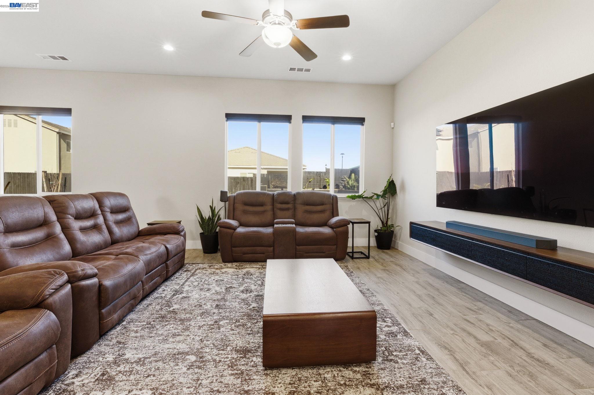 Detail Gallery Image 12 of 60 For 2394 Bharvani Ave, Manteca,  CA 95337 - 4 Beds | 3/1 Baths