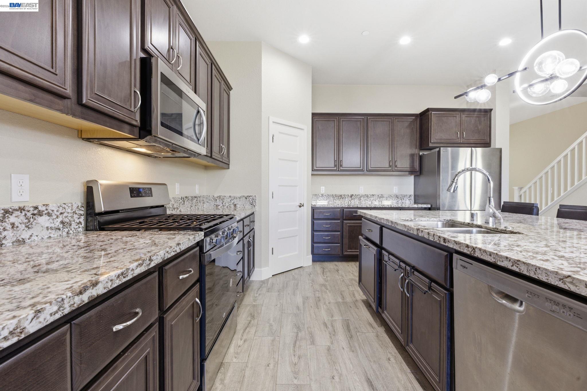 Detail Gallery Image 15 of 60 For 2394 Bharvani Ave, Manteca,  CA 95337 - 4 Beds | 3/1 Baths