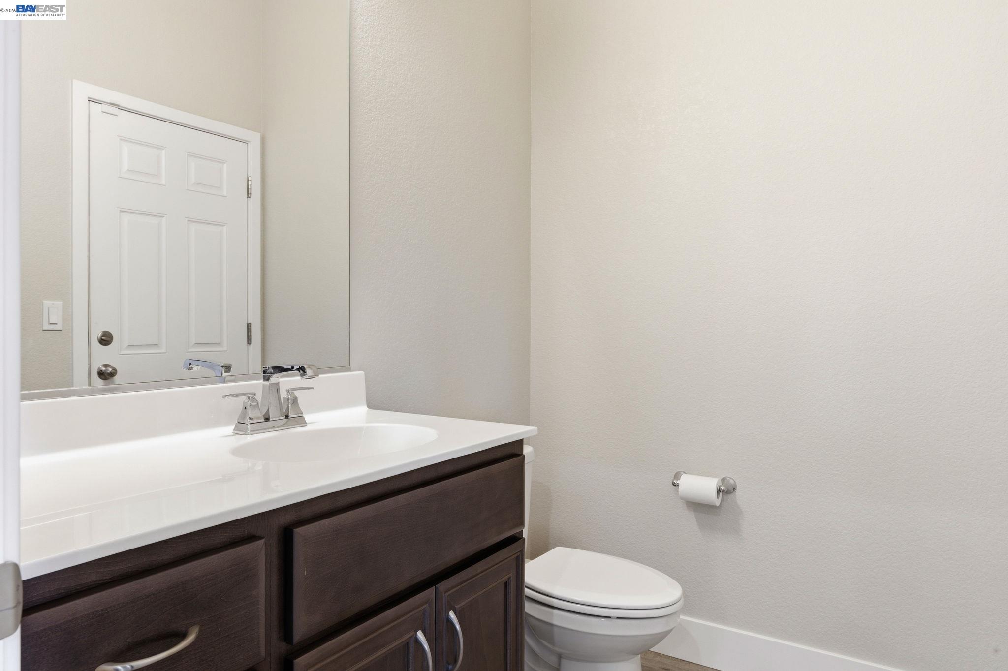 Detail Gallery Image 16 of 60 For 2394 Bharvani Ave, Manteca,  CA 95337 - 4 Beds | 3/1 Baths