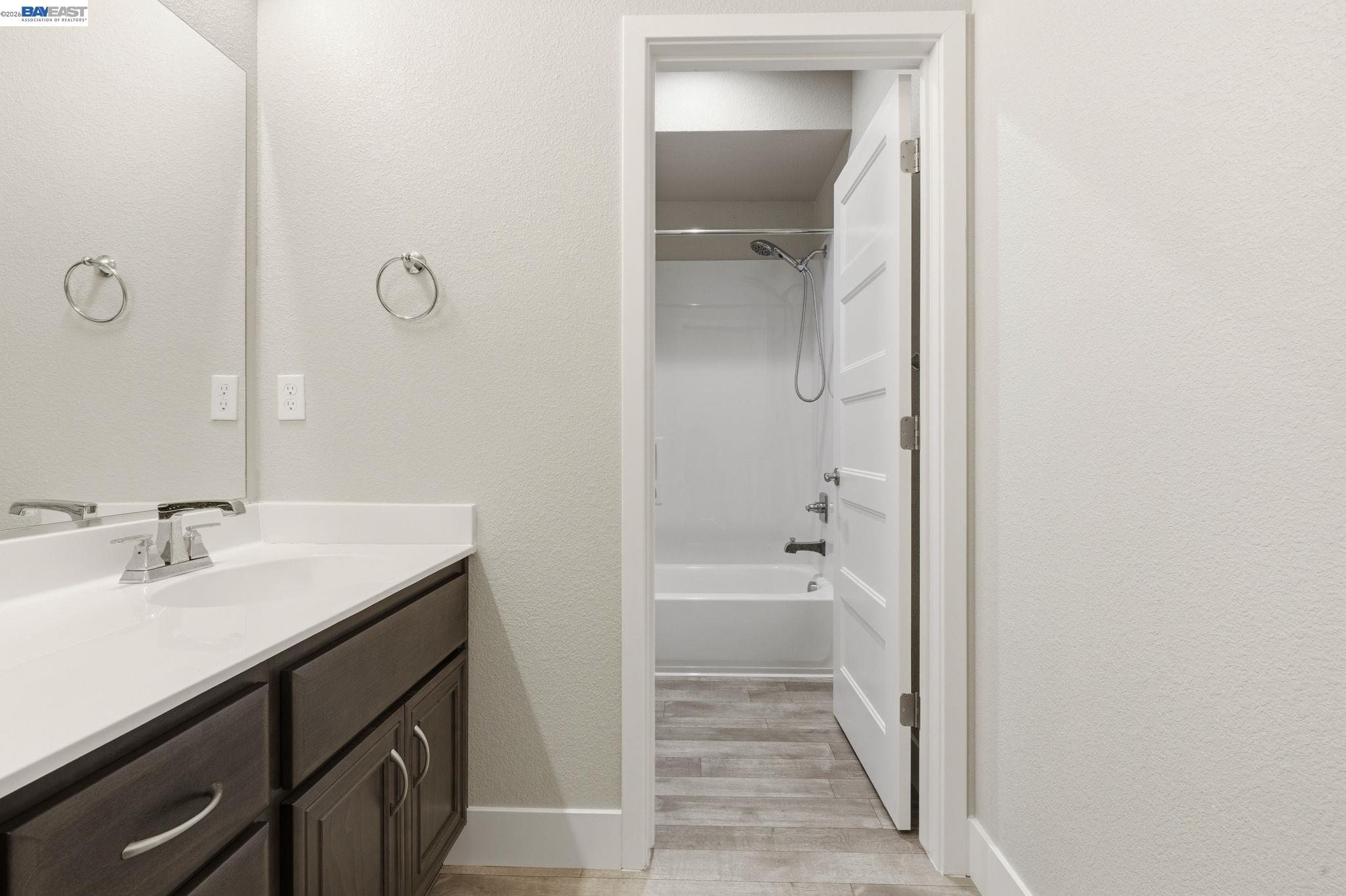 Detail Gallery Image 27 of 60 For 2394 Bharvani Ave, Manteca,  CA 95337 - 4 Beds | 3/1 Baths