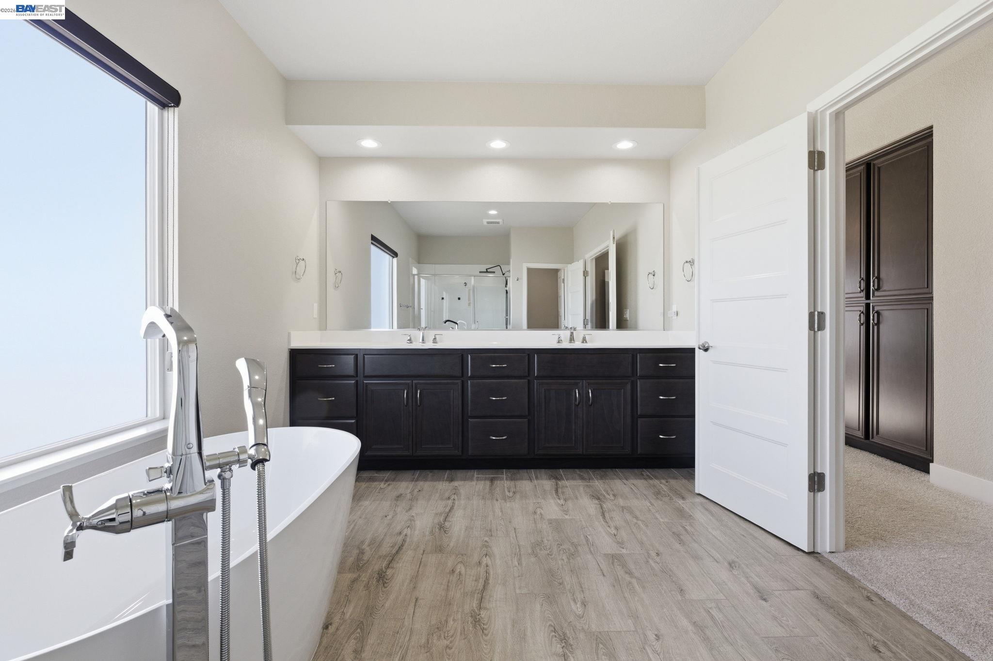 Detail Gallery Image 31 of 60 For 2394 Bharvani Ave, Manteca,  CA 95337 - 4 Beds | 3/1 Baths