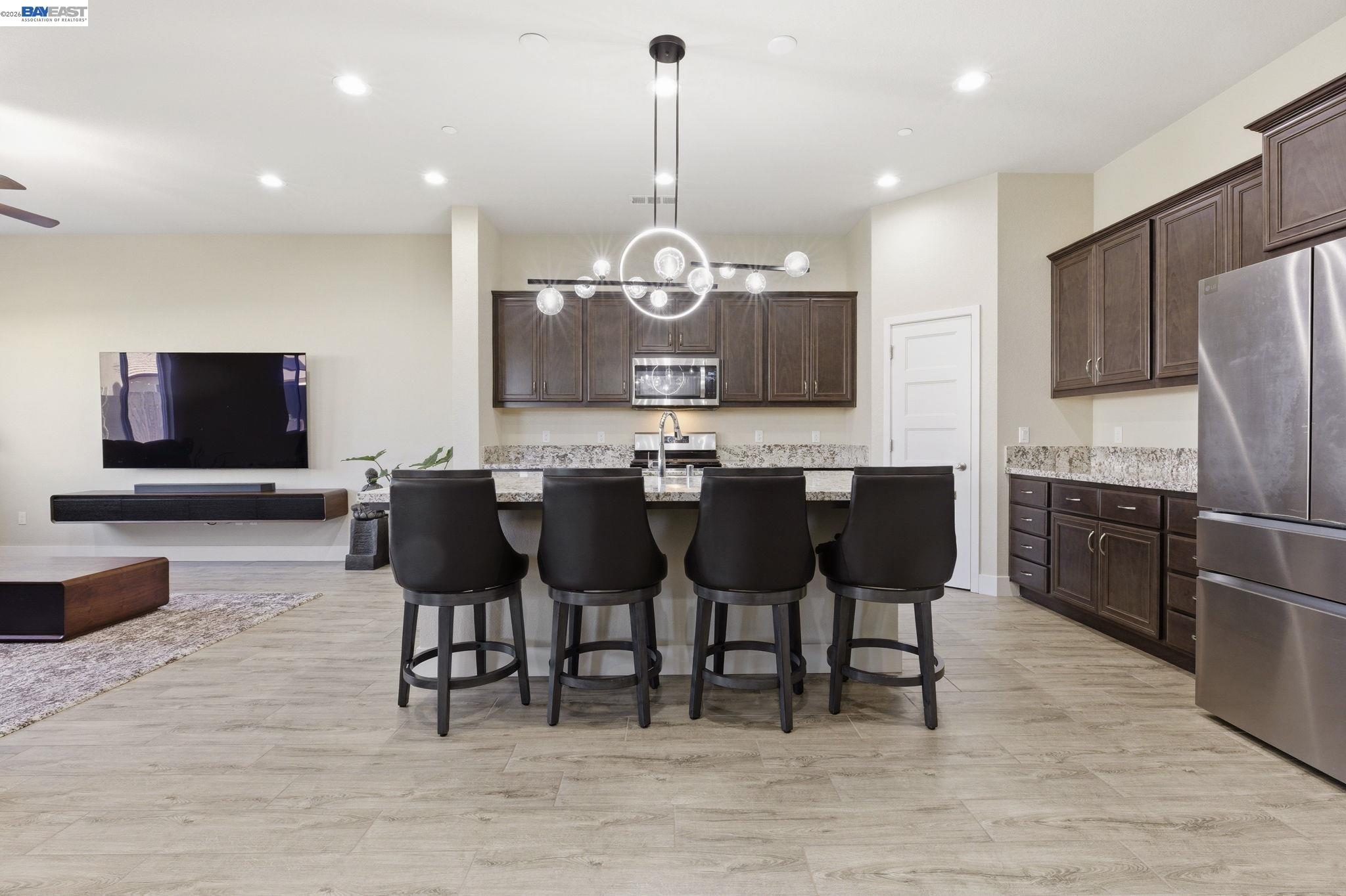 Detail Gallery Image 7 of 60 For 2394 Bharvani Ave, Manteca,  CA 95337 - 4 Beds | 3/1 Baths