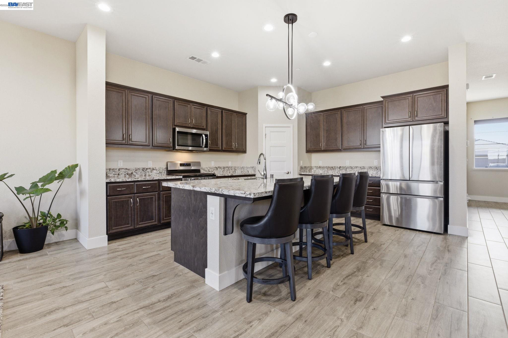 Detail Gallery Image 8 of 60 For 2394 Bharvani Ave, Manteca,  CA 95337 - 4 Beds | 3/1 Baths