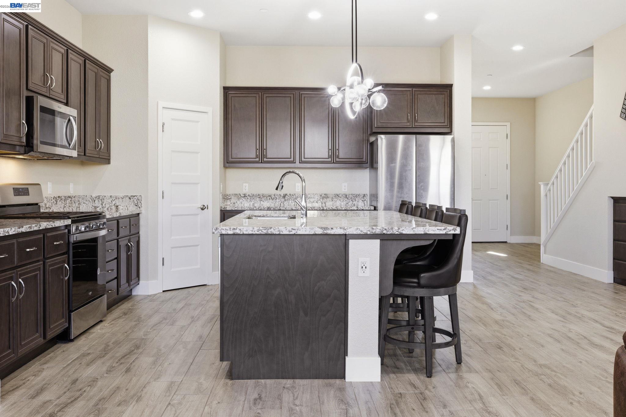 Detail Gallery Image 9 of 60 For 2394 Bharvani Ave, Manteca,  CA 95337 - 4 Beds | 3/1 Baths