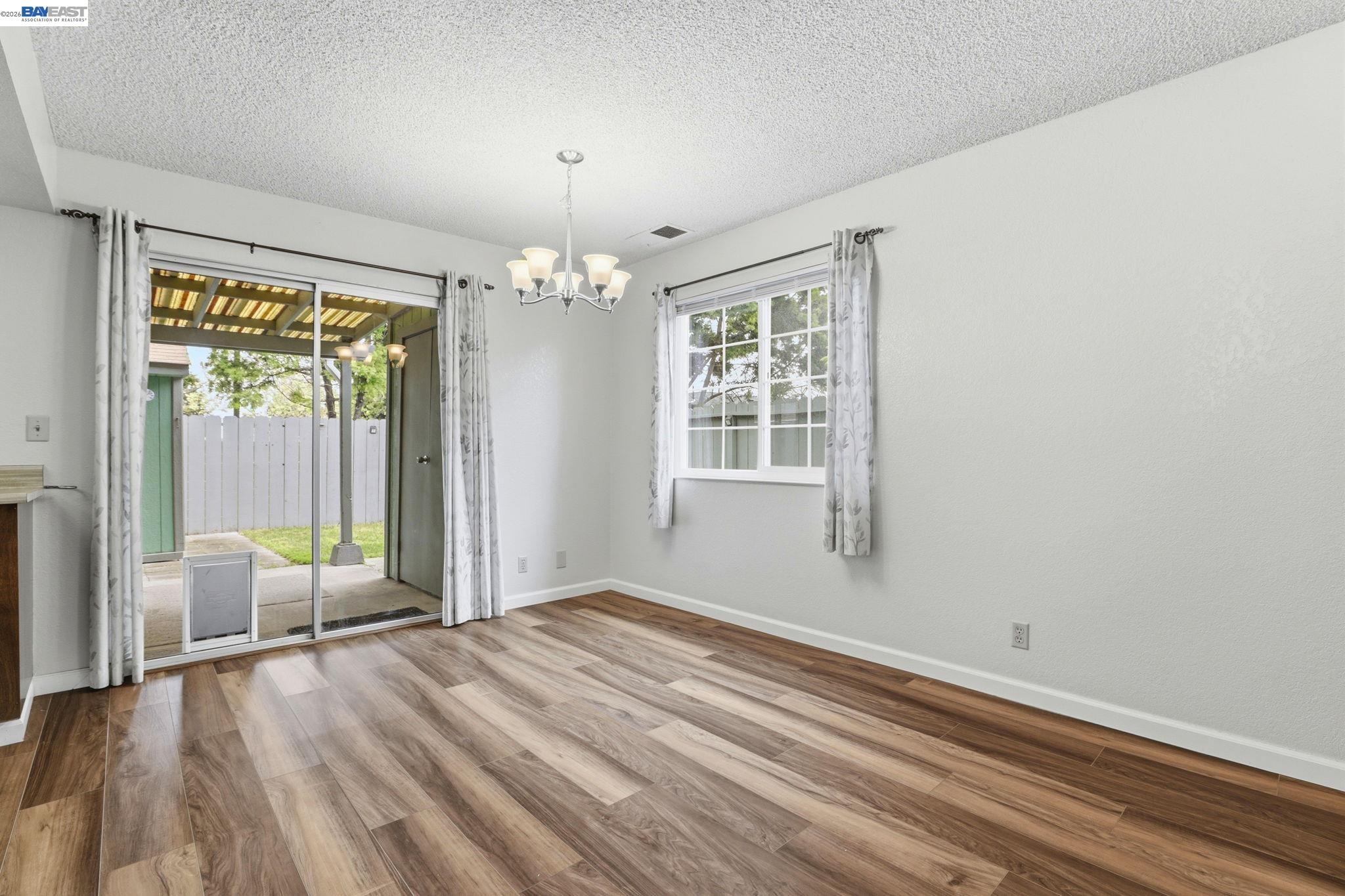 Detail Gallery Image 7 of 38 For 31213 Kimberly Ct, Union City,  CA 94587 - 3 Beds | 2/1 Baths