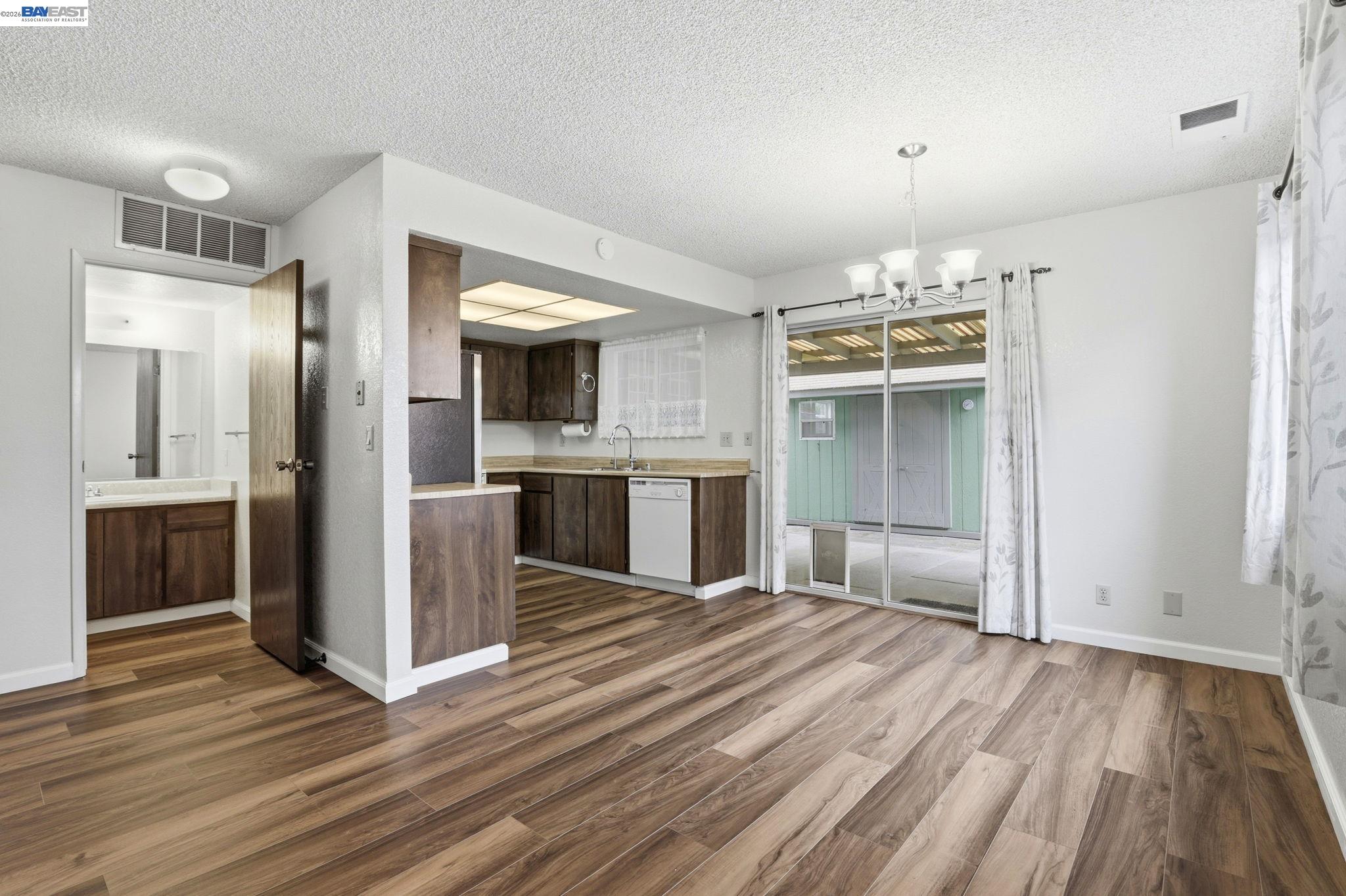 Detail Gallery Image 10 of 38 For 31213 Kimberly Ct, Union City,  CA 94587 - 3 Beds | 2/1 Baths