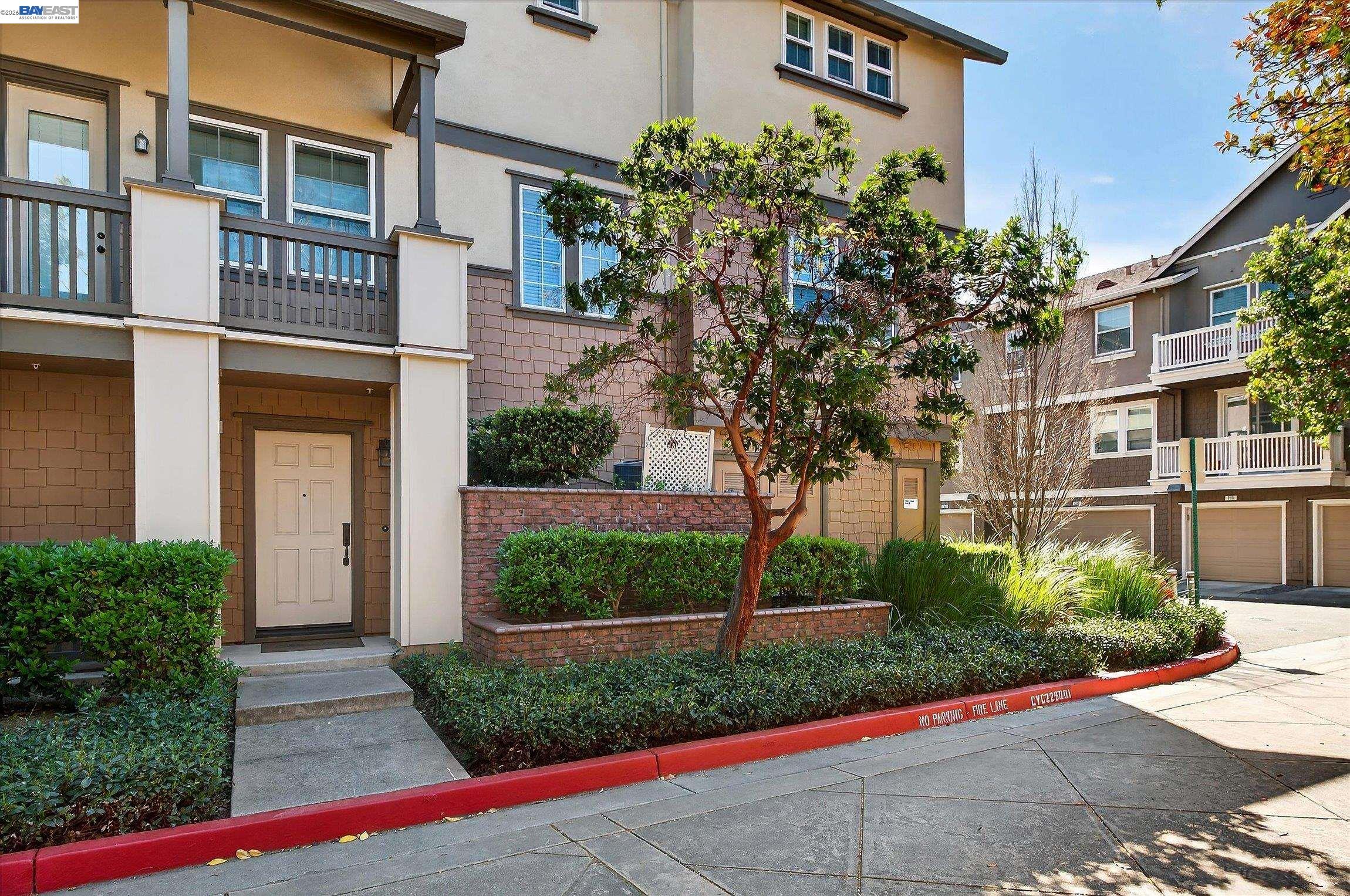 Detail Gallery Image 2 of 28 For 161 N.L. Street #115,  Livermore,  CA 94550 - 2 Beds | 2/1 Baths