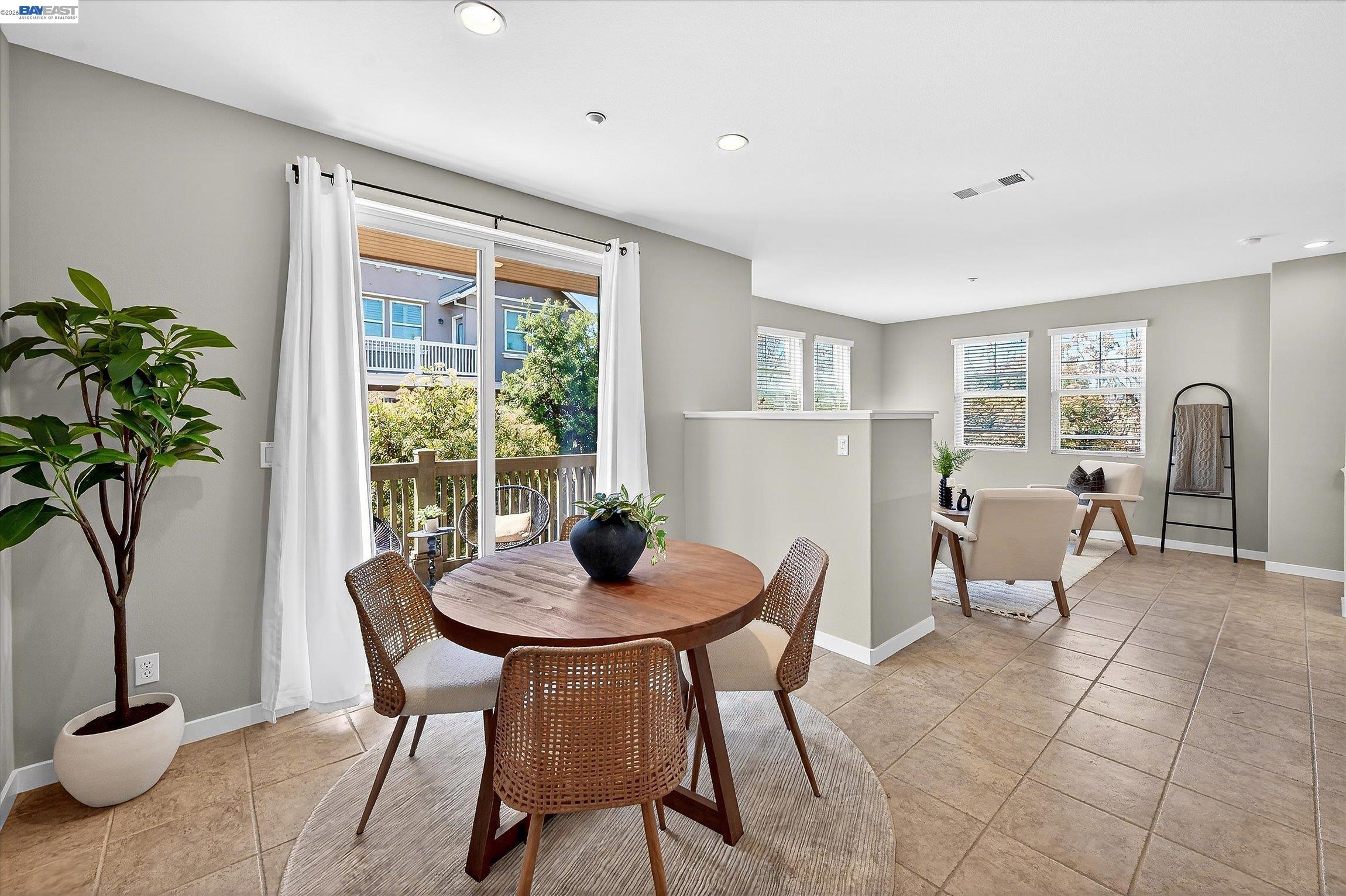 Detail Gallery Image 13 of 28 For 161 N.L. Street #115,  Livermore,  CA 94550 - 2 Beds | 2/1 Baths