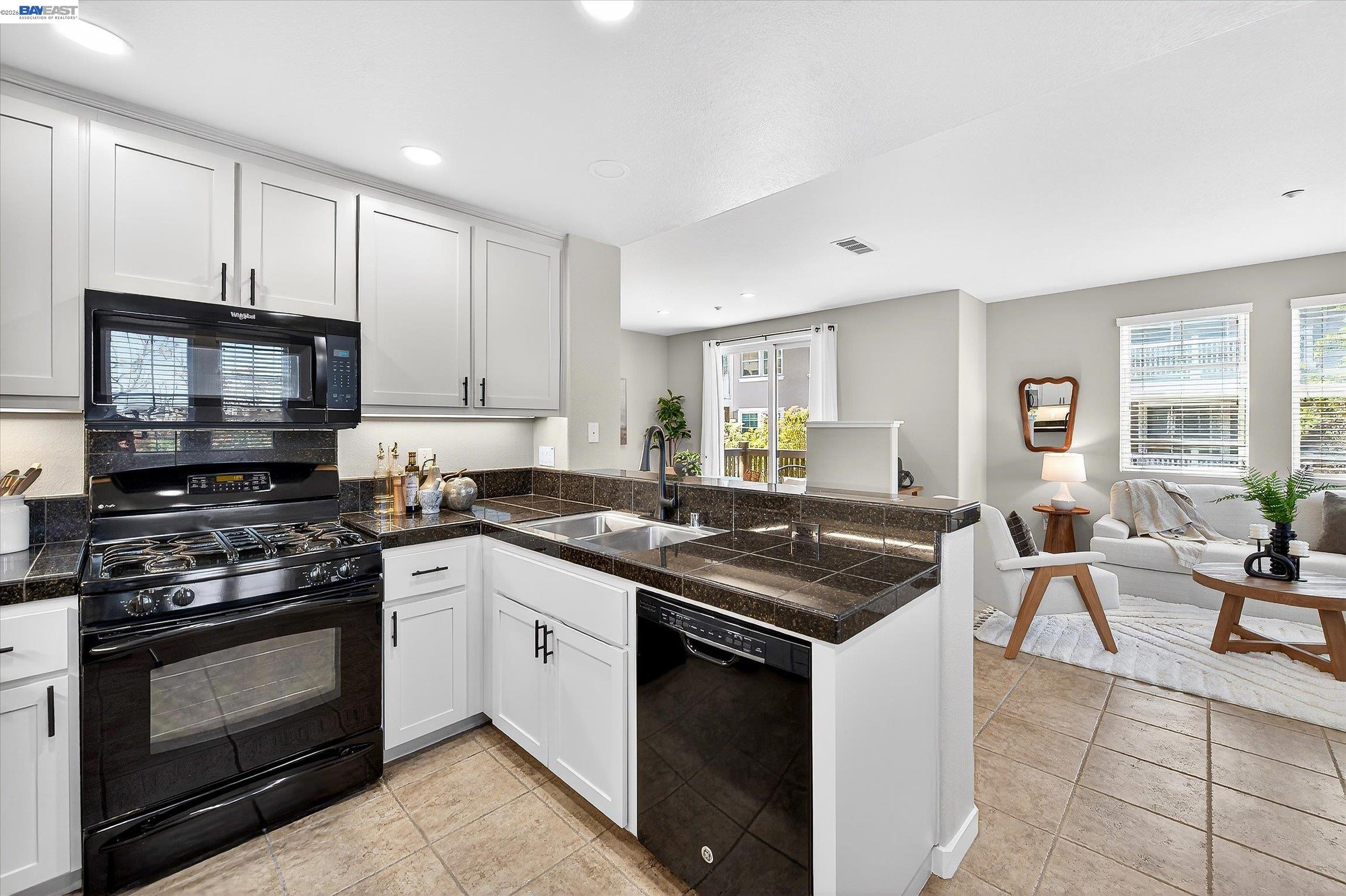 Detail Gallery Image 13 of 32 For 161 N.L. Street #115,  Livermore,  CA 94550 - 2 Beds | 2/1 Baths