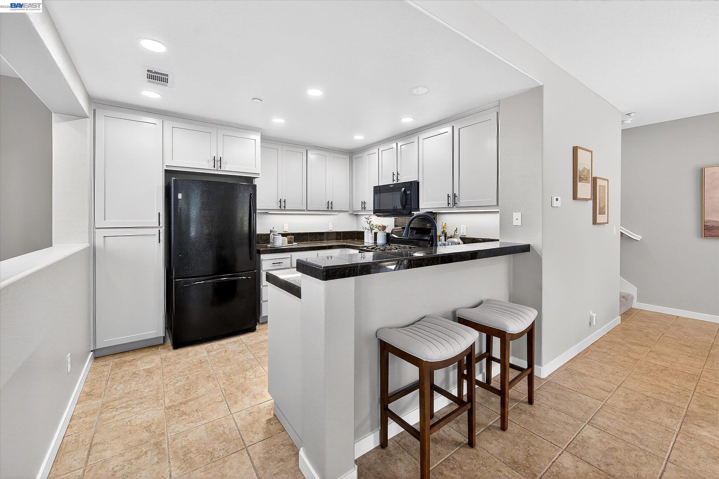 Detail Gallery Image 9 of 32 For 161 N.L. Street #115,  Livermore,  CA 94550 - 2 Beds | 2/1 Baths