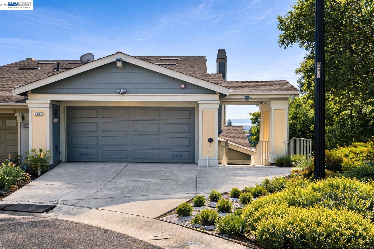 Detail Gallery Image 2 of 42 For 6401 Blue Rock Ct, Oakland,  CA 94605 - 3 Beds | 3/1 Baths