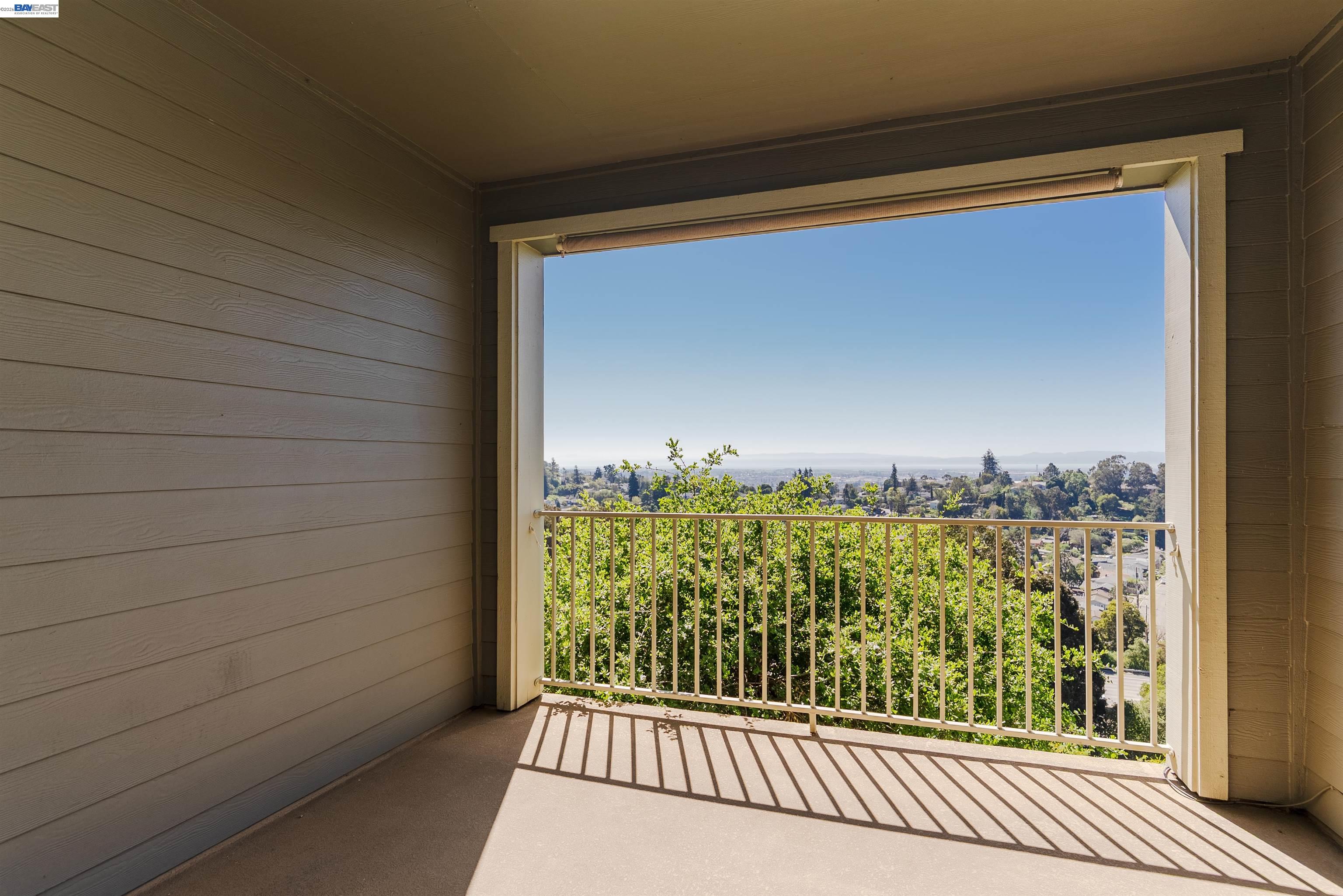 Detail Gallery Image 15 of 42 For 6401 Blue Rock Ct, Oakland,  CA 94605 - 3 Beds | 3/1 Baths