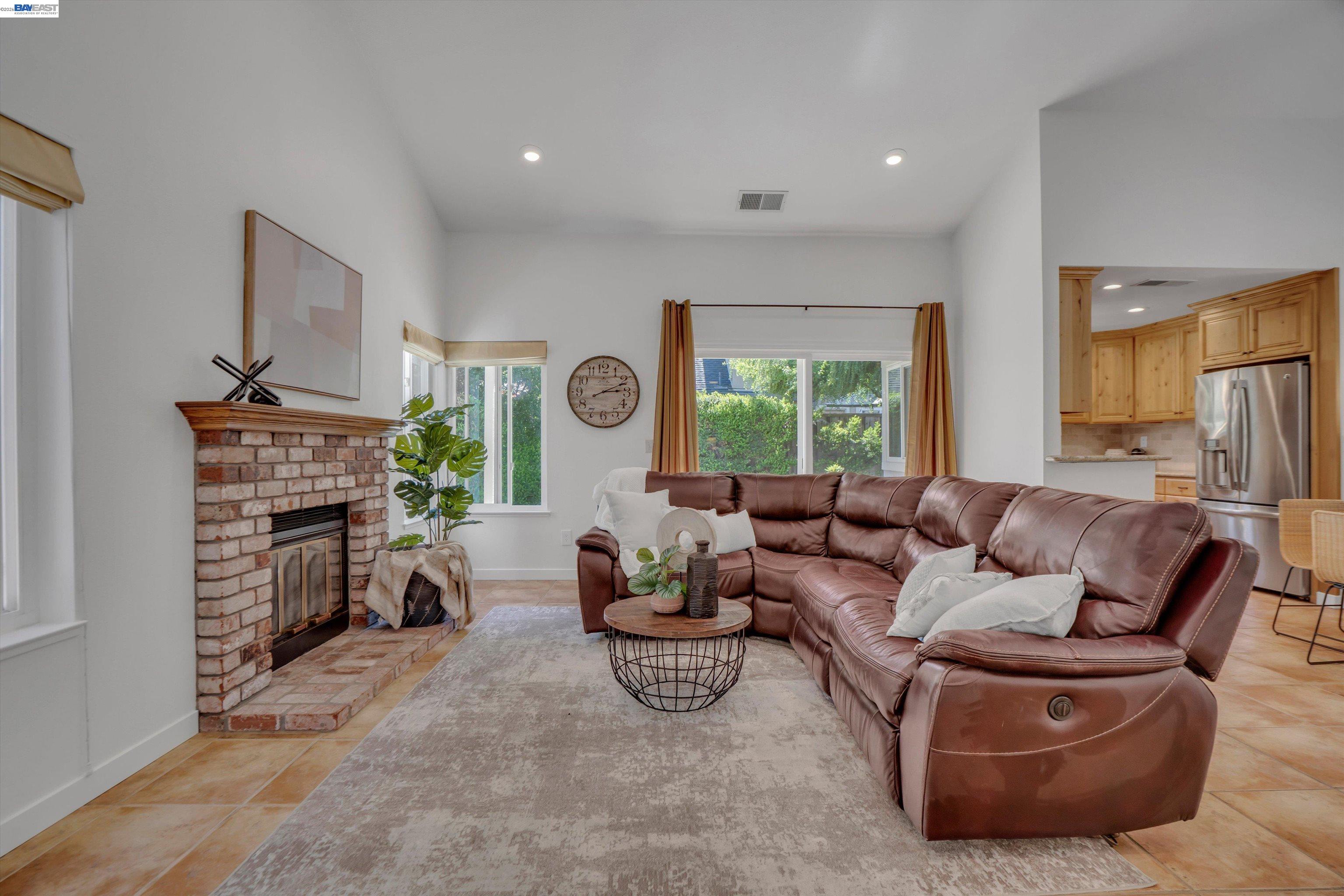 Detail Gallery Image 11 of 29 For 2154 Alexander Way, Pleasanton,  CA 94588 - 2 Beds | 2 Baths