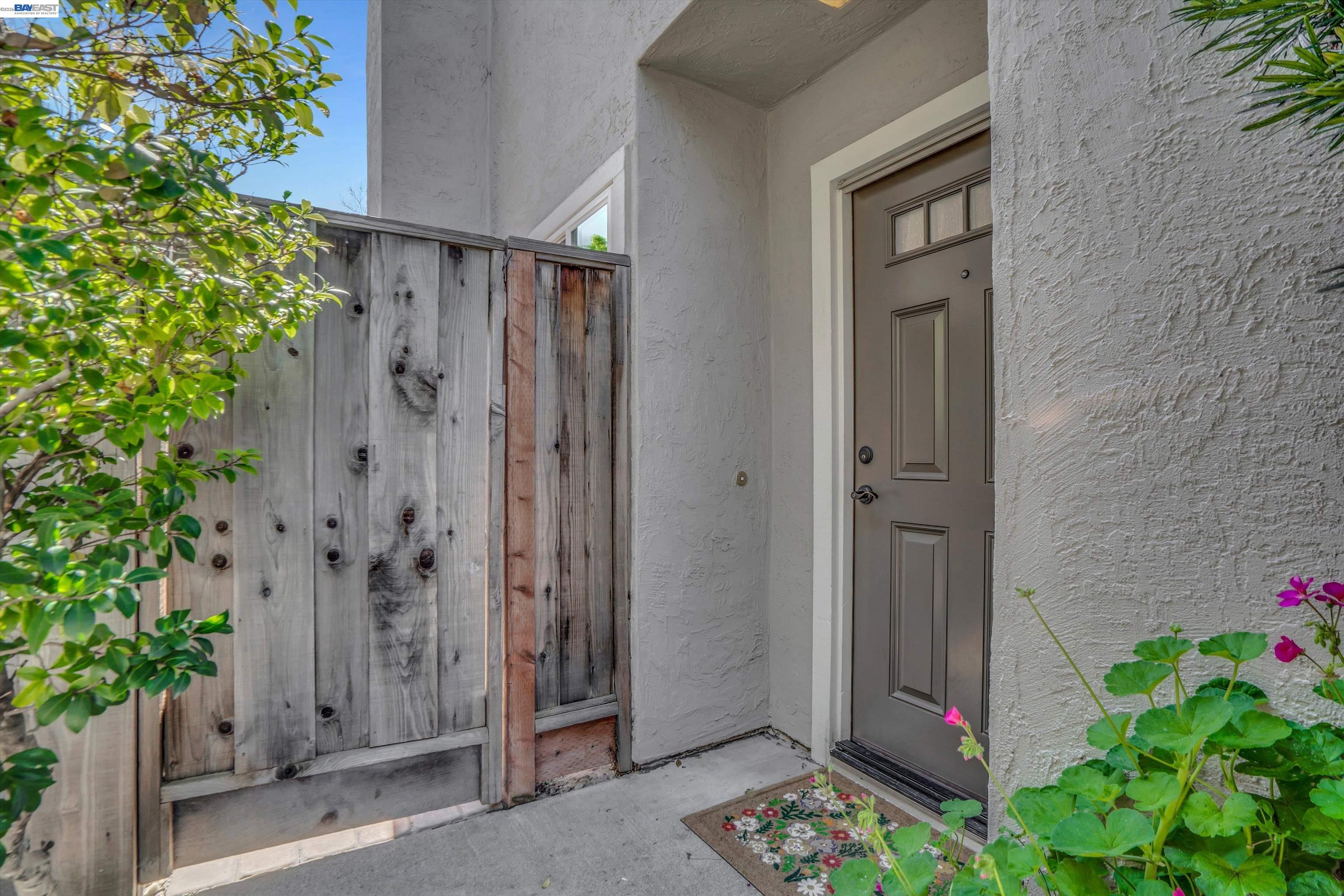 Detail Gallery Image 3 of 29 For 2154 Alexander Way, Pleasanton,  CA 94588 - 2 Beds | 2 Baths