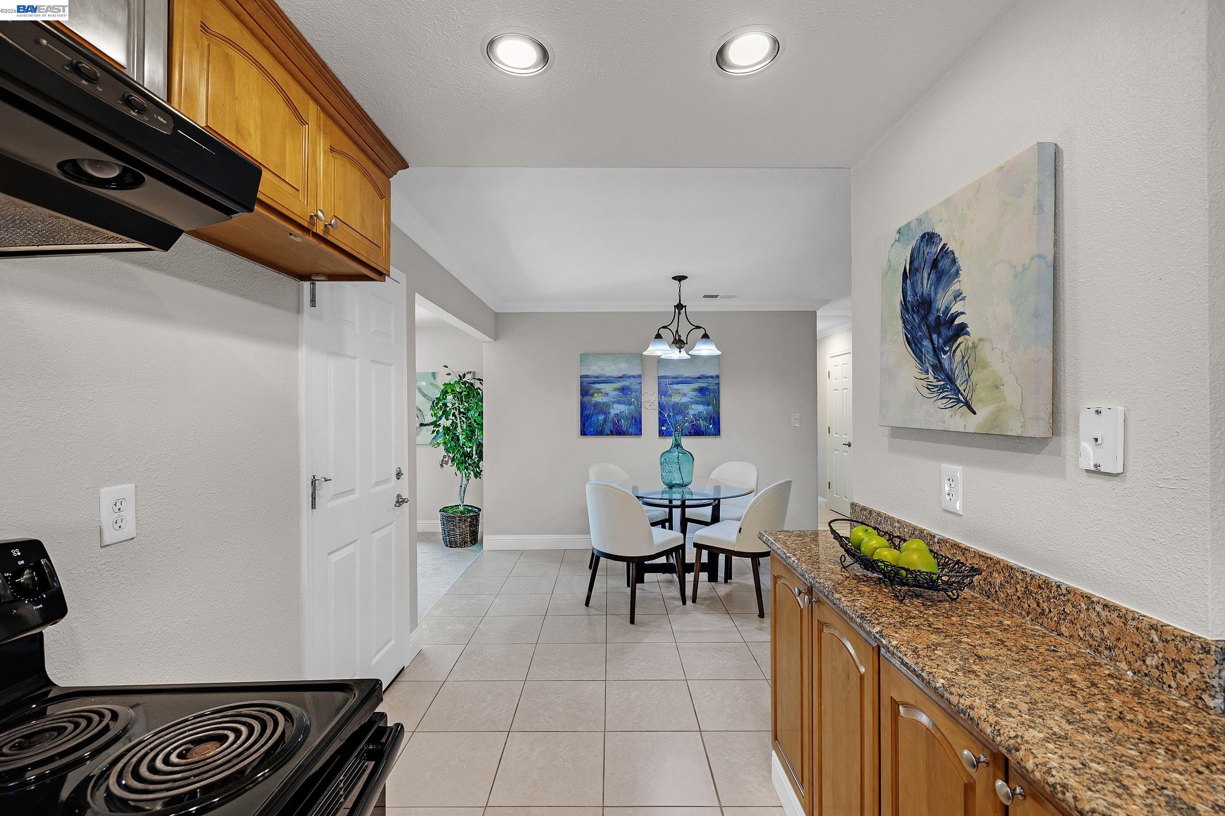 Detail Gallery Image 9 of 27 For 4061 Holland Dr, Pleasanton,  CA 94588 - 3 Beds | 2 Baths