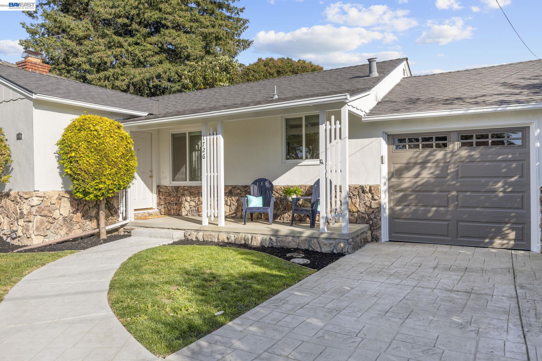 Detail Gallery Image 2 of 34 For 1726 137th Ave, San Leandro,  CA 94578 - 2 Beds | 1 Baths