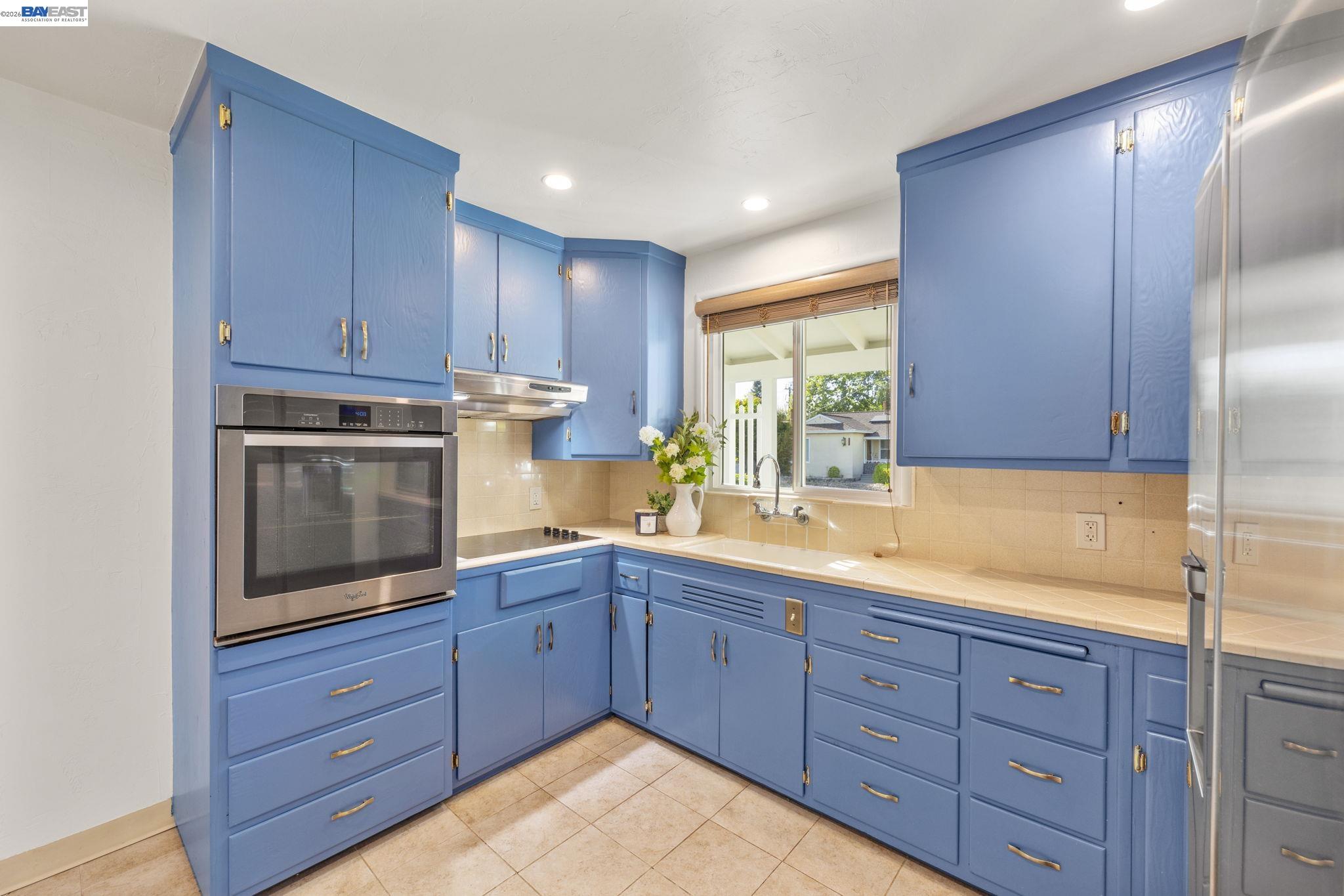 Detail Gallery Image 12 of 34 For 1726 137th Ave, San Leandro,  CA 94578 - 2 Beds | 1 Baths