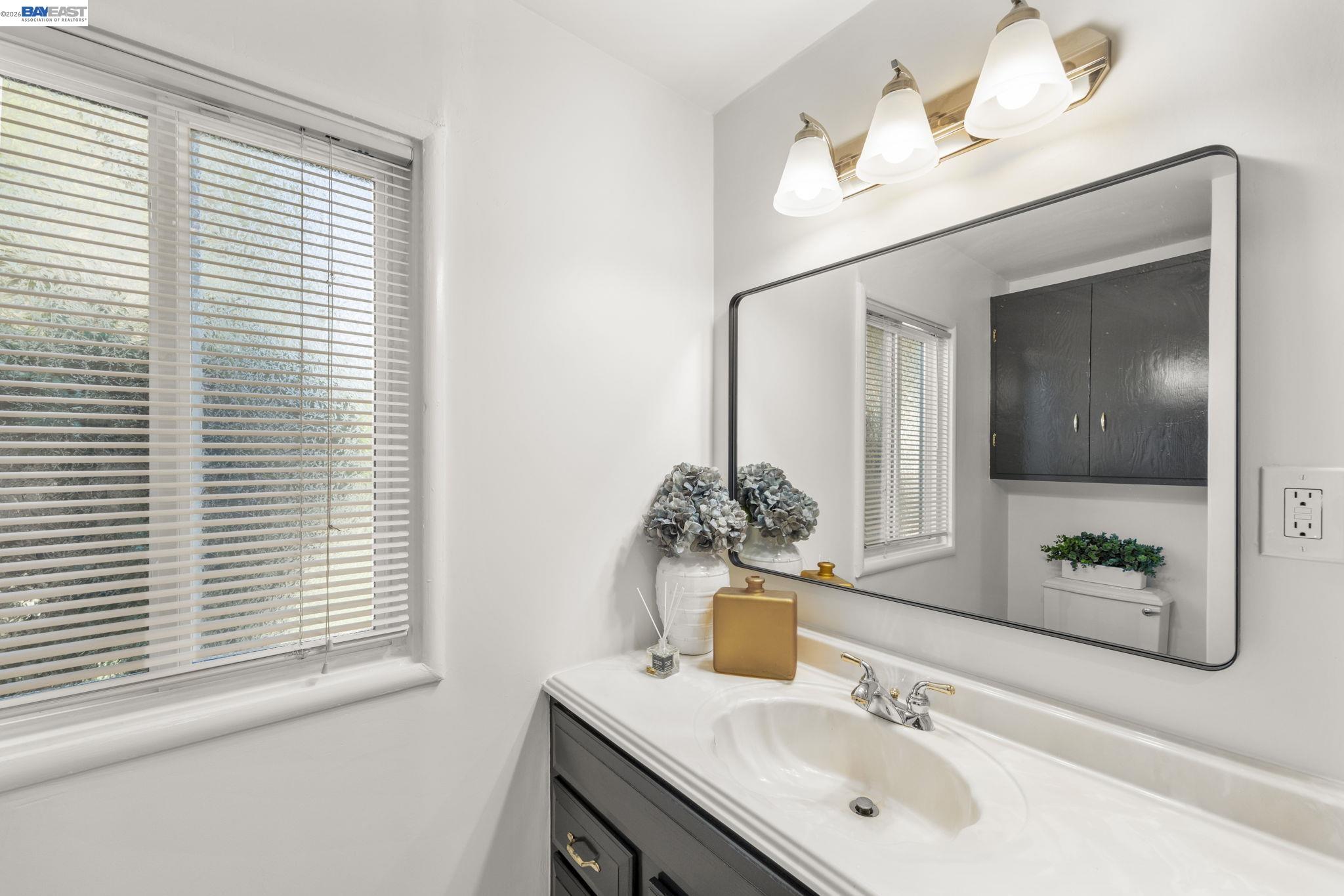 Detail Gallery Image 22 of 34 For 1726 137th Ave, San Leandro,  CA 94578 - 2 Beds | 1 Baths