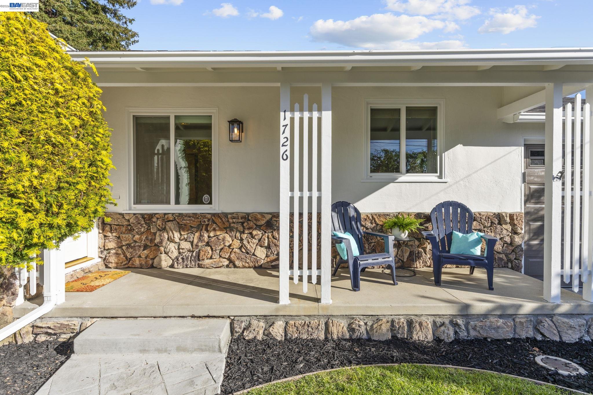 Detail Gallery Image 4 of 34 For 1726 137th Ave, San Leandro,  CA 94578 - 2 Beds | 1 Baths