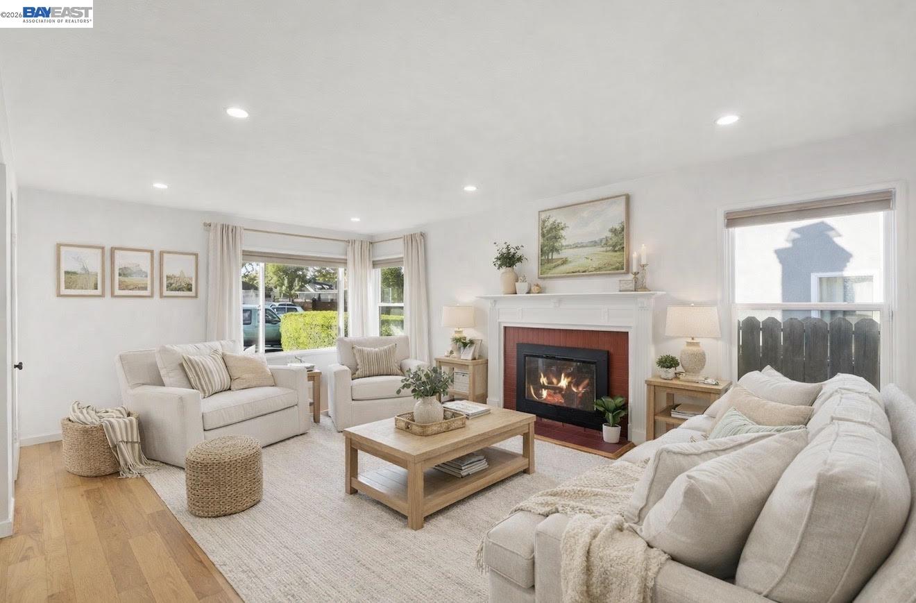 Detail Gallery Image 6 of 34 For 1726 137th Ave, San Leandro,  CA 94578 - 2 Beds | 1 Baths