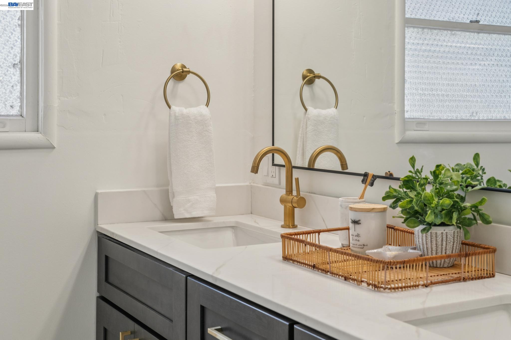 Detail Gallery Image 4 of 58 For 2063 Rosedale Ave, Oakland,  CA 94601 - – Beds | – Baths