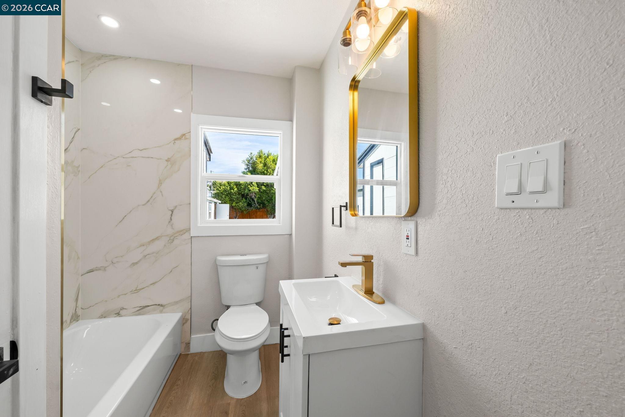 Detail Gallery Image 12 of 22 For 9814 Springfield St, Oakland,  CA 94603 - 2 Beds | 1 Baths