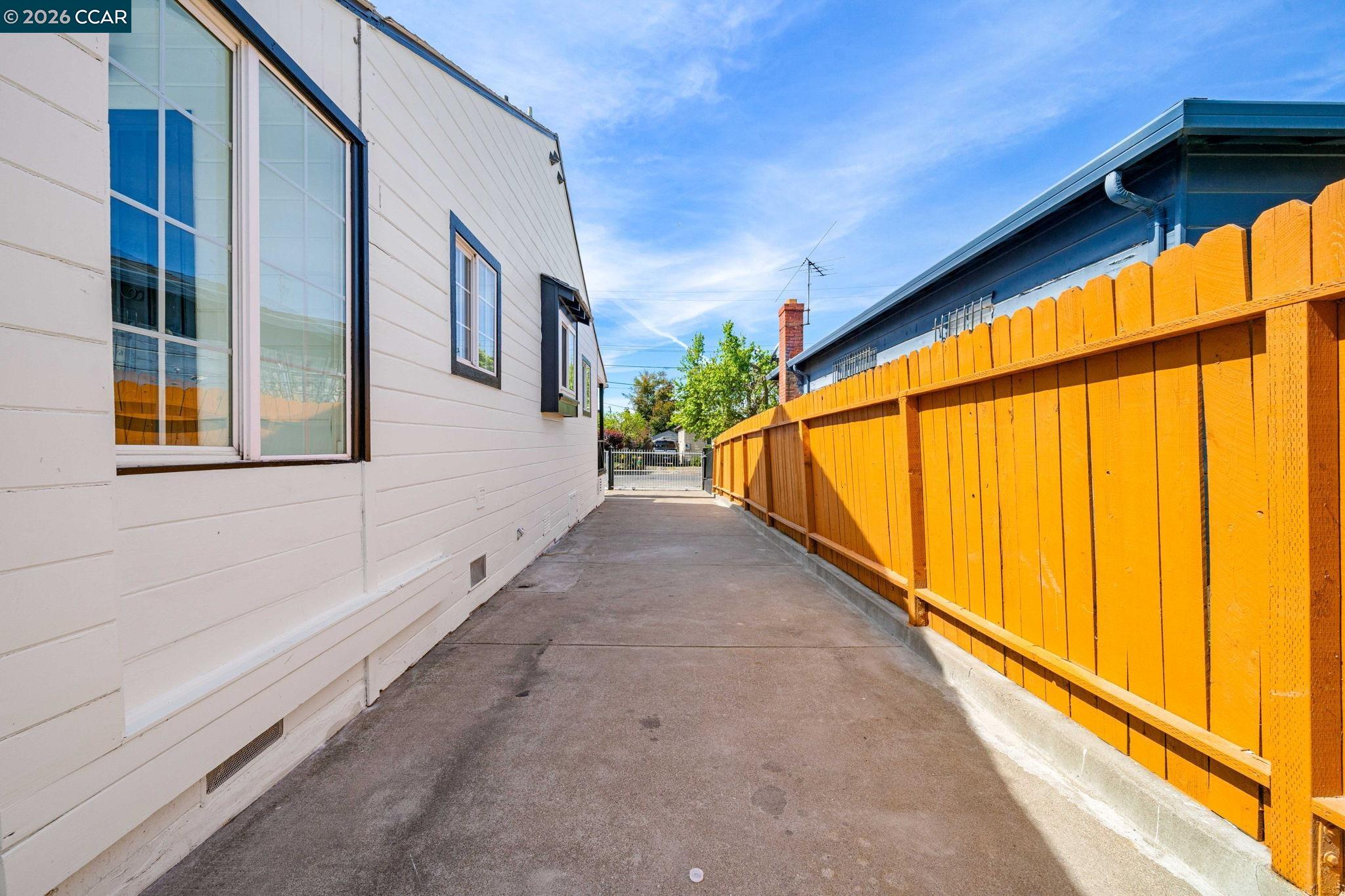 Detail Gallery Image 14 of 22 For 9814 Springfield St, Oakland,  CA 94603 - 2 Beds | 1 Baths