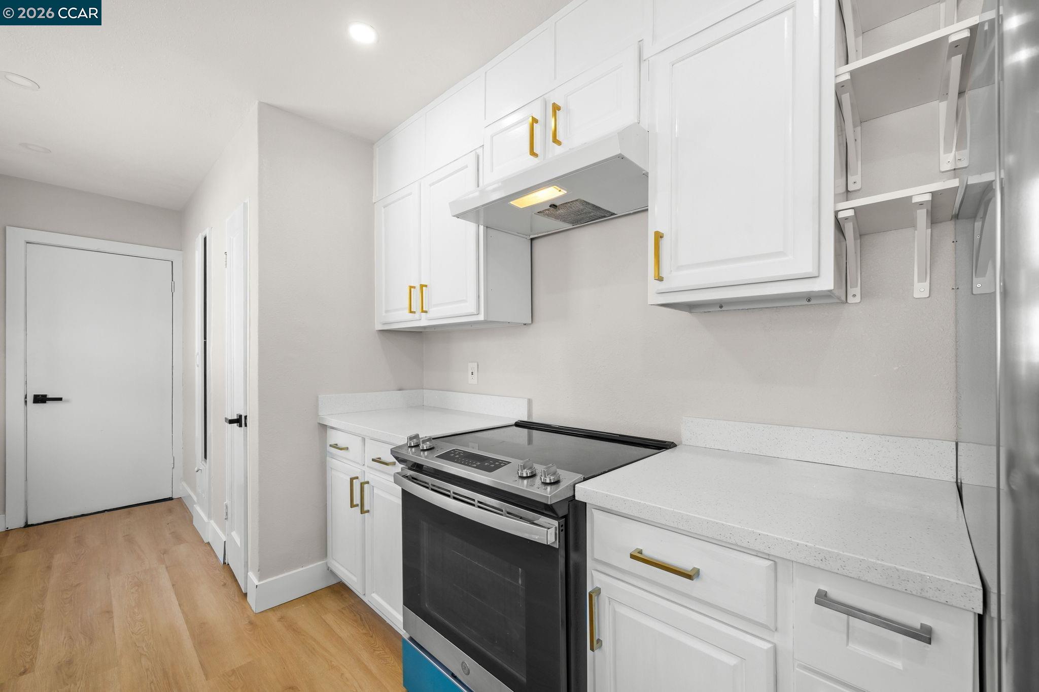 Detail Gallery Image 7 of 22 For 9814 Springfield St, Oakland,  CA 94603 - 2 Beds | 1 Baths