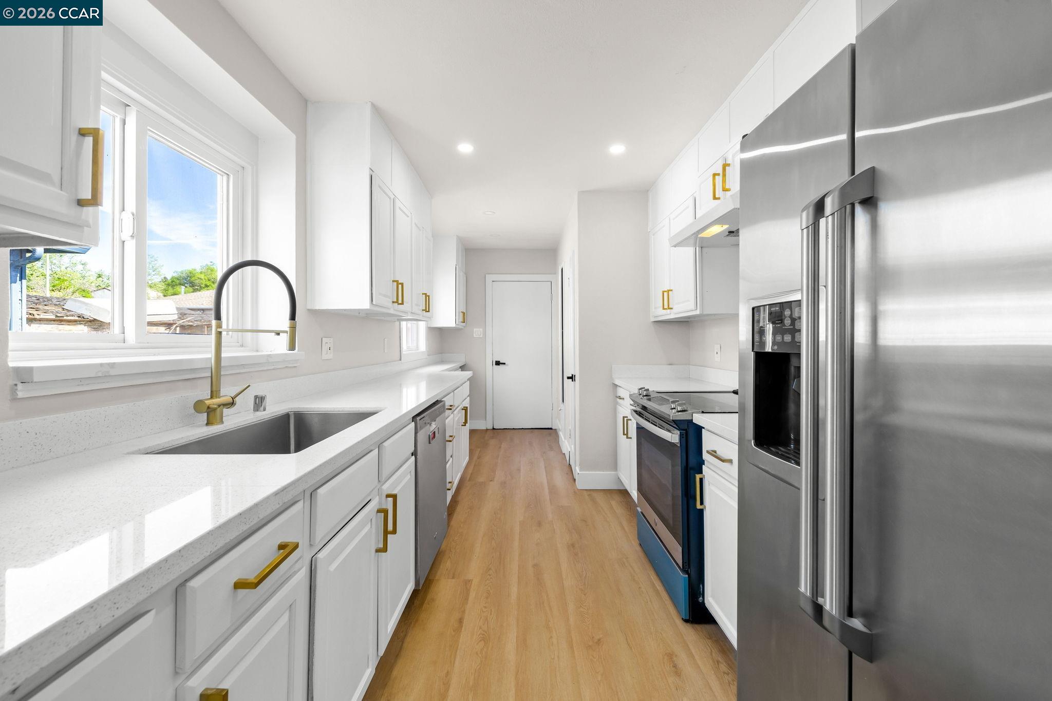 Detail Gallery Image 9 of 22 For 9814 Springfield St, Oakland,  CA 94603 - 2 Beds | 1 Baths