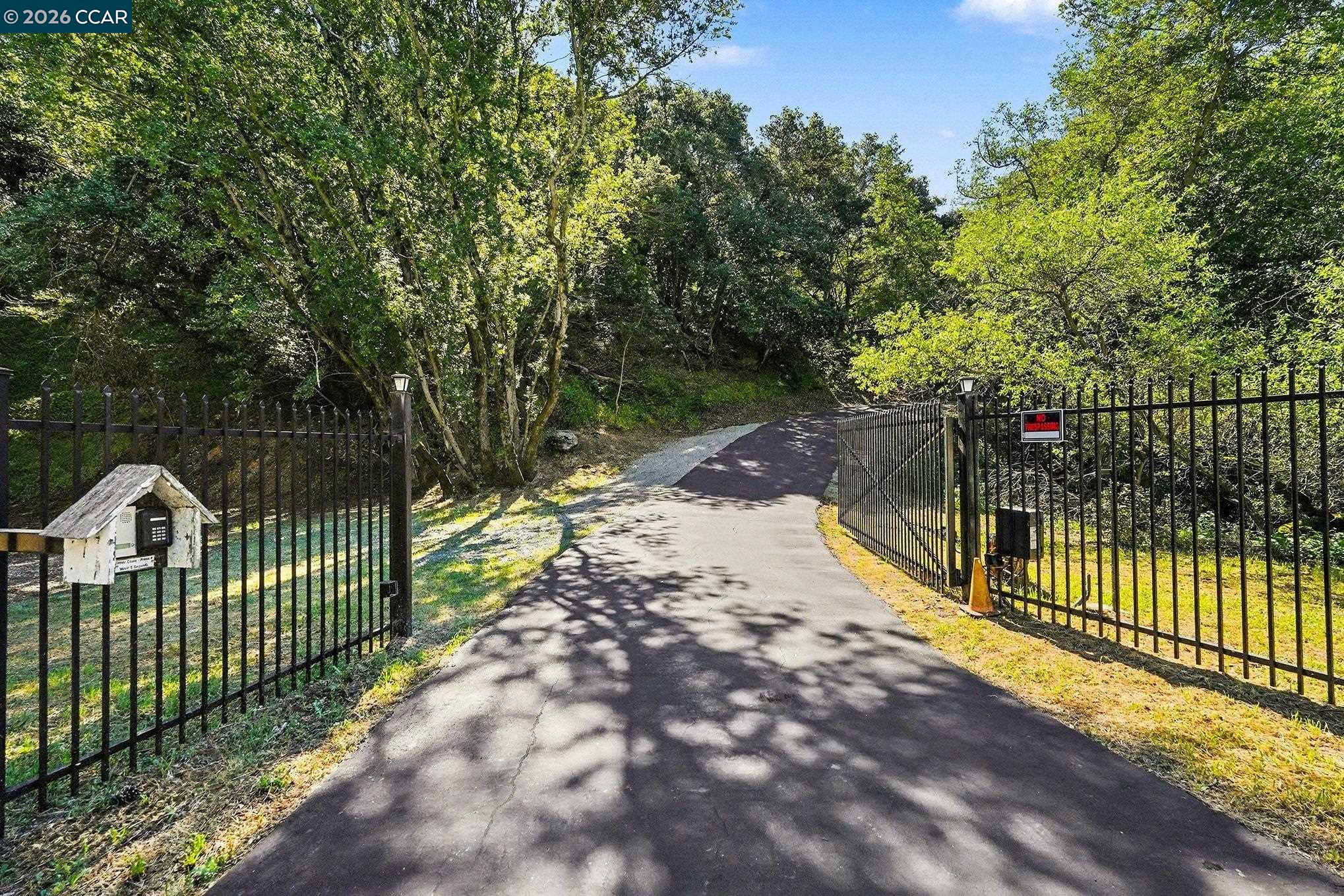 Detail Gallery Image 2 of 47 For 5745 Alhambra Valley Rd, Martinez,  CA 94553 - 3 Beds | 2/1 Baths