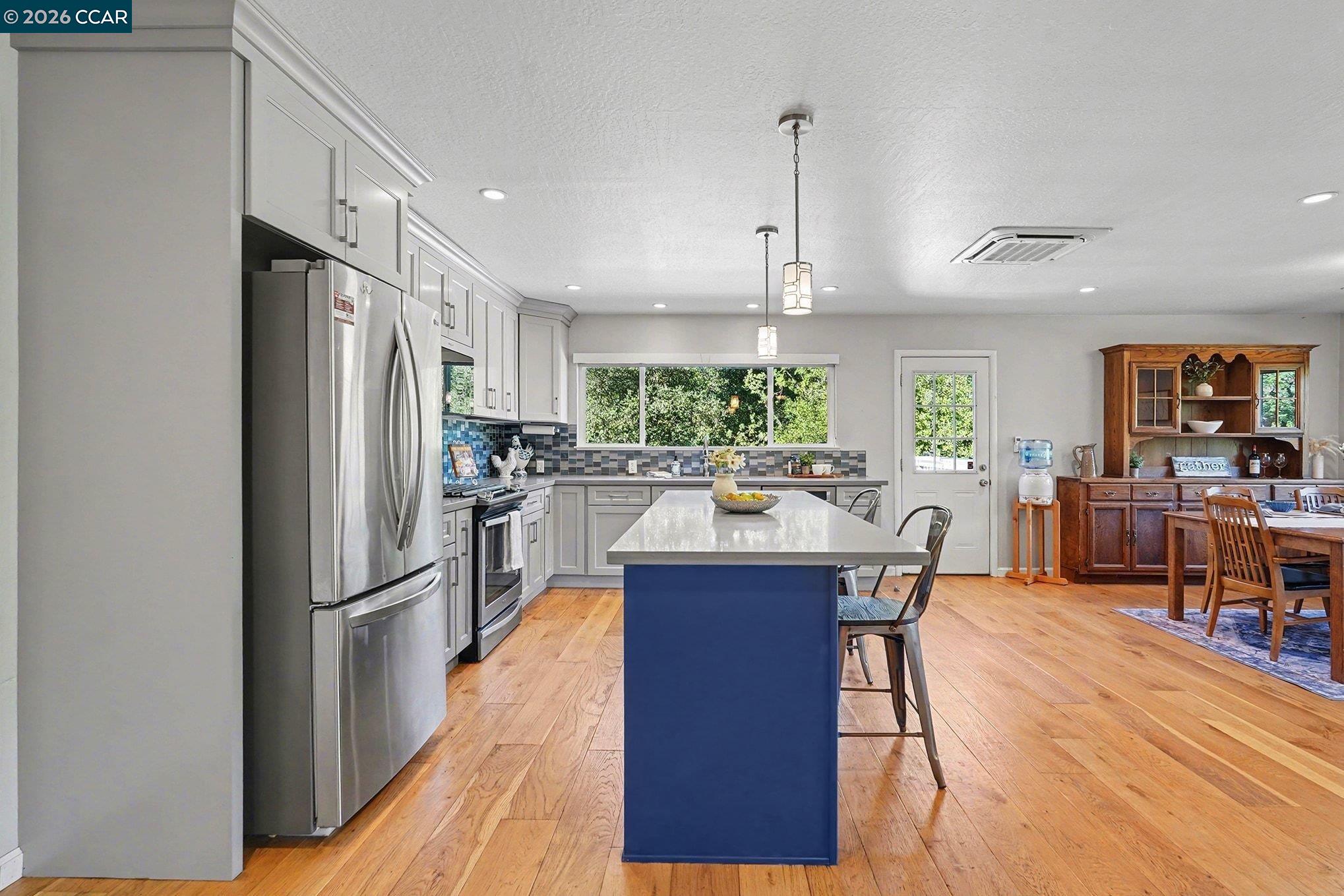 Detail Gallery Image 13 of 47 For 5745 Alhambra Valley Rd, Martinez,  CA 94553 - 3 Beds | 2/1 Baths