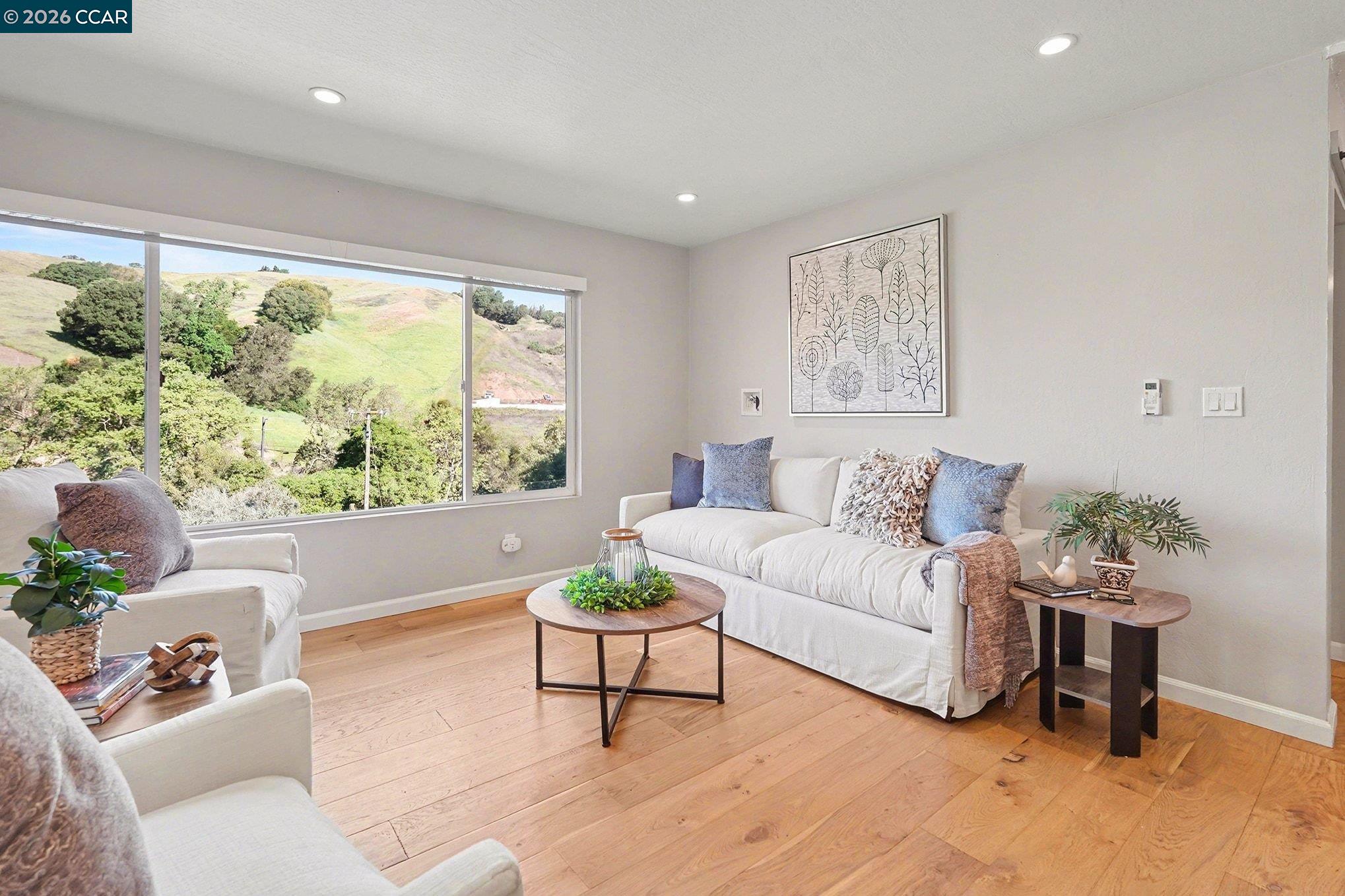 Detail Gallery Image 8 of 47 For 5745 Alhambra Valley Rd, Martinez,  CA 94553 - 3 Beds | 2/1 Baths