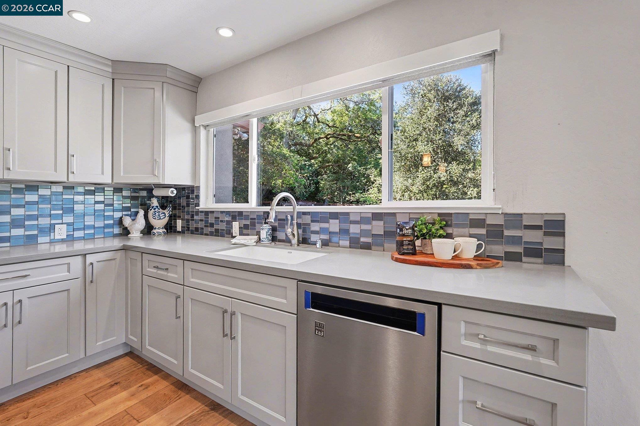 Detail Gallery Image 10 of 47 For 5745 Alhambra Valley Rd, Martinez,  CA 94553 - 3 Beds | 2/1 Baths